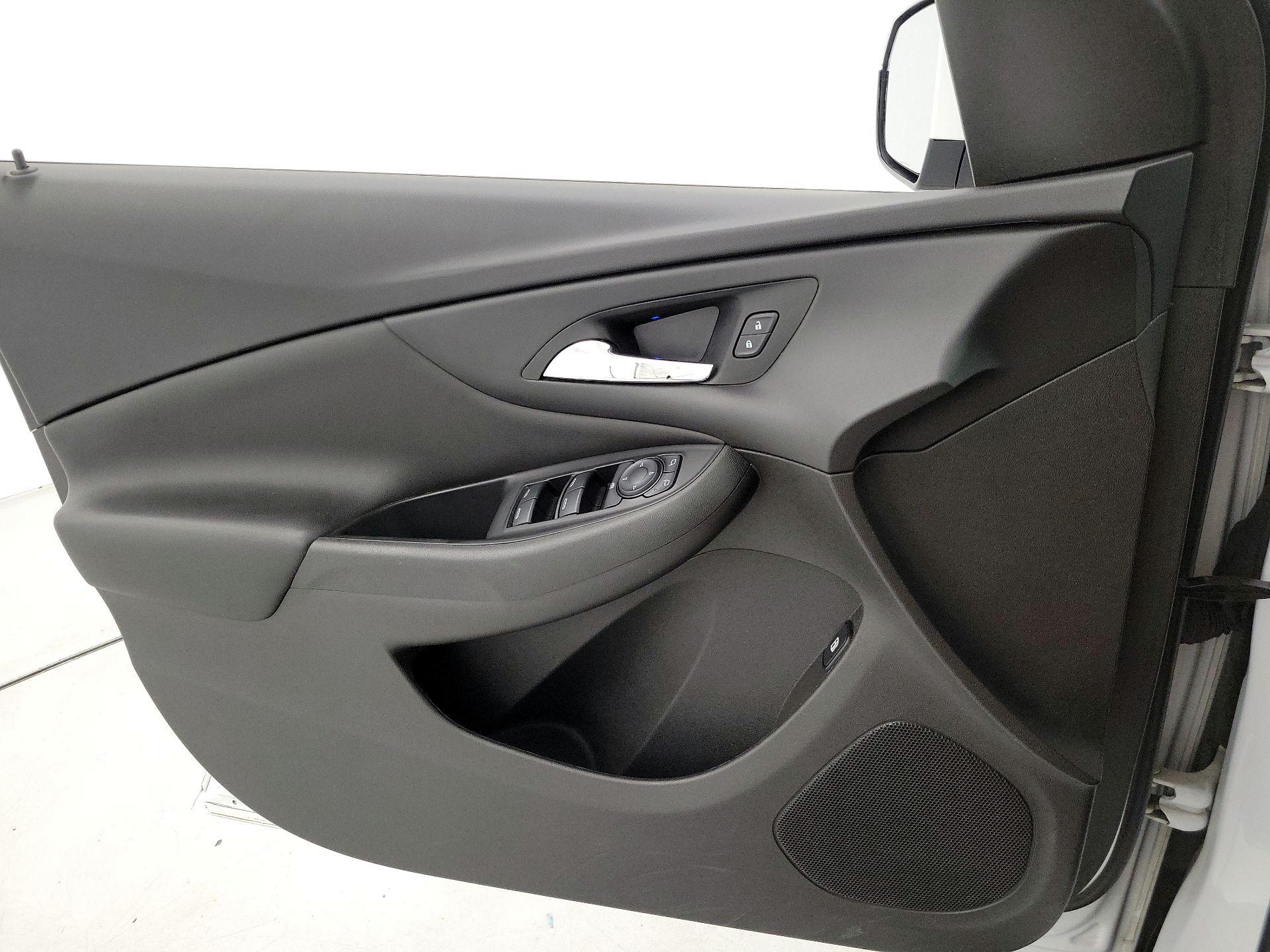 Thumbnail: 2016 Chevrolet Volt - 12