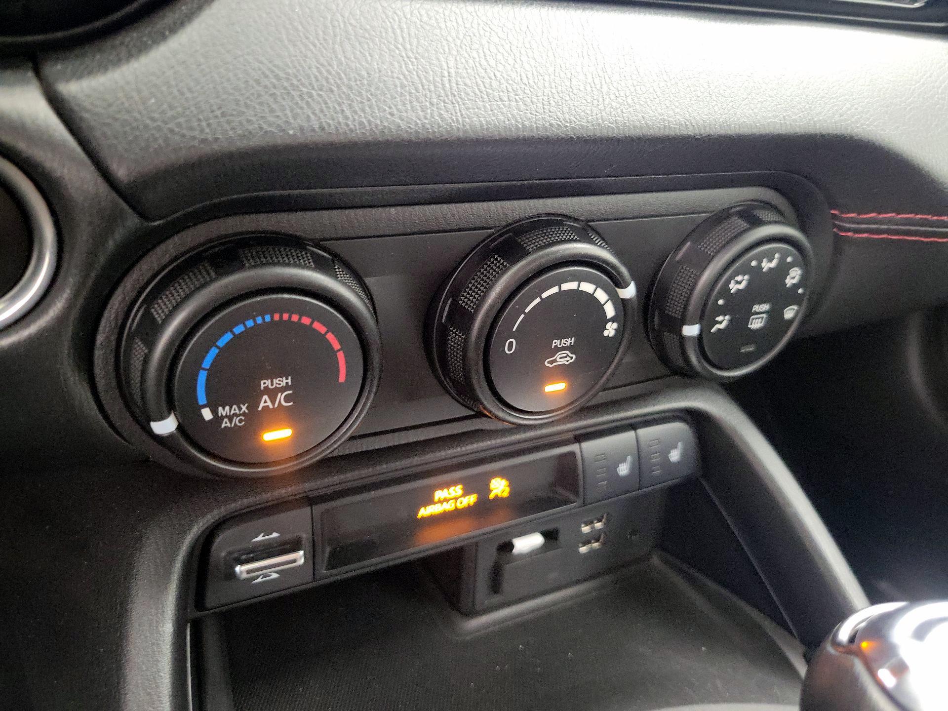 Thumbnail: 2019 Mazda MX-5 Miata - 17