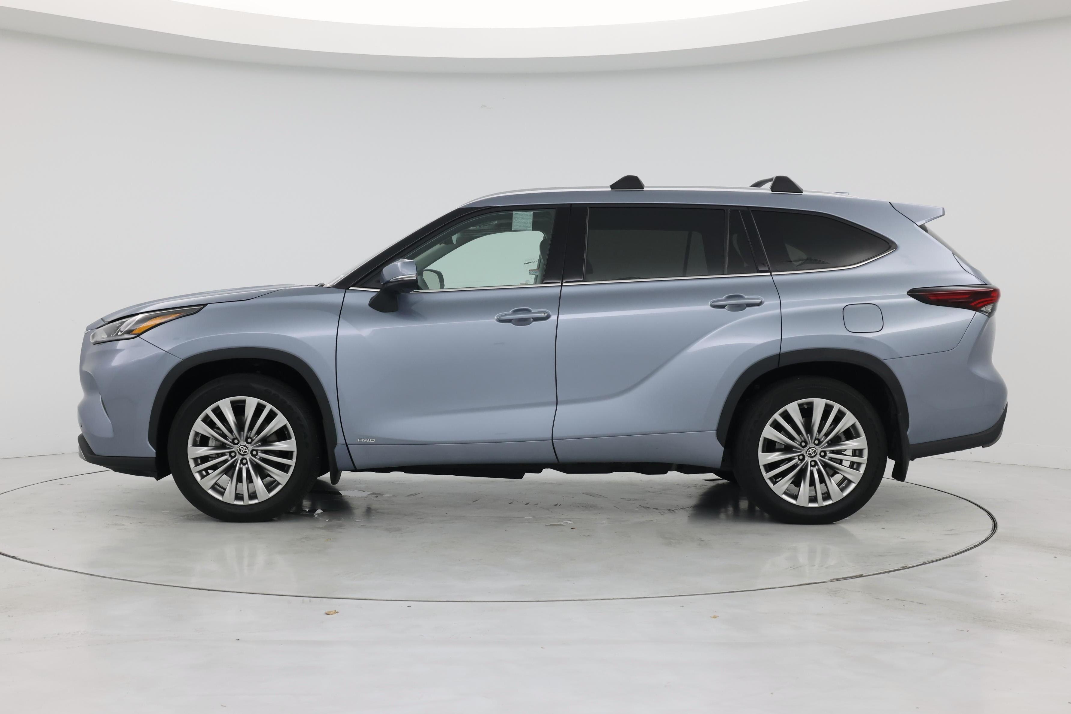 Thumbnail: 2024 Toyota Highlander - 3