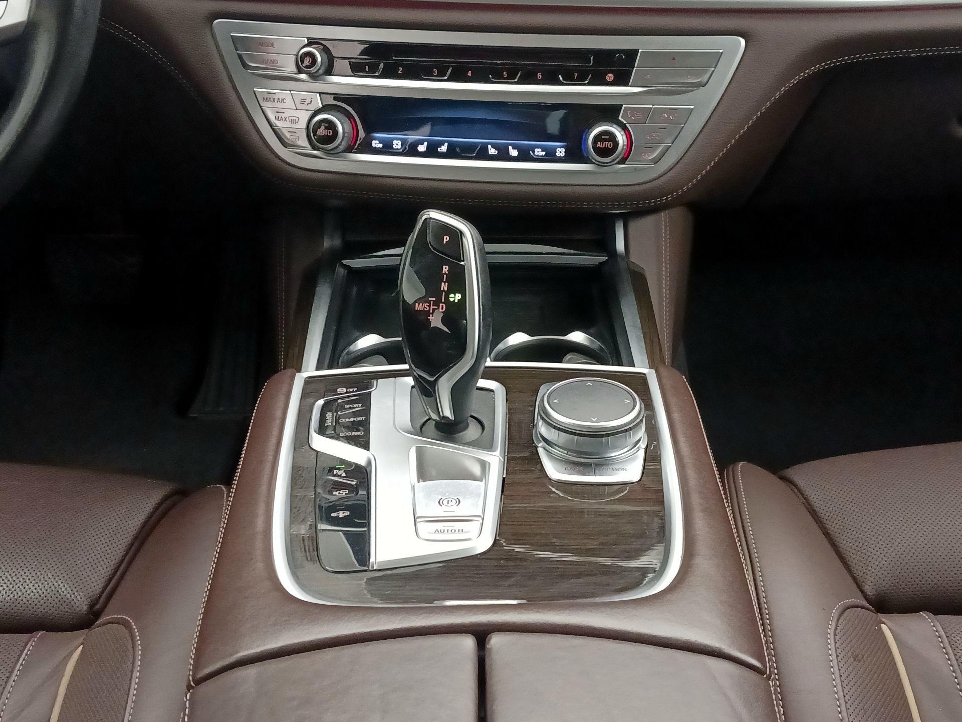 Thumbnail: 2020 BMW 7 Series - 18