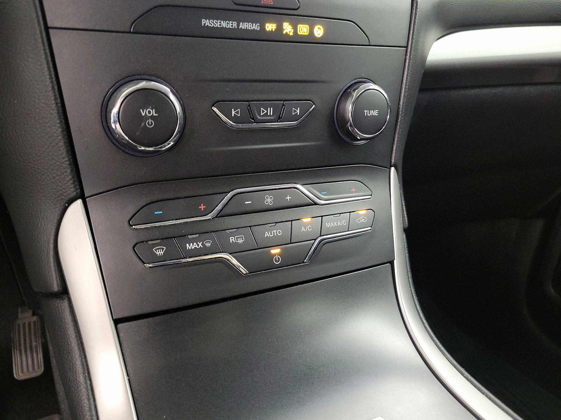 Thumbnail: 2019 Ford Edge - 16