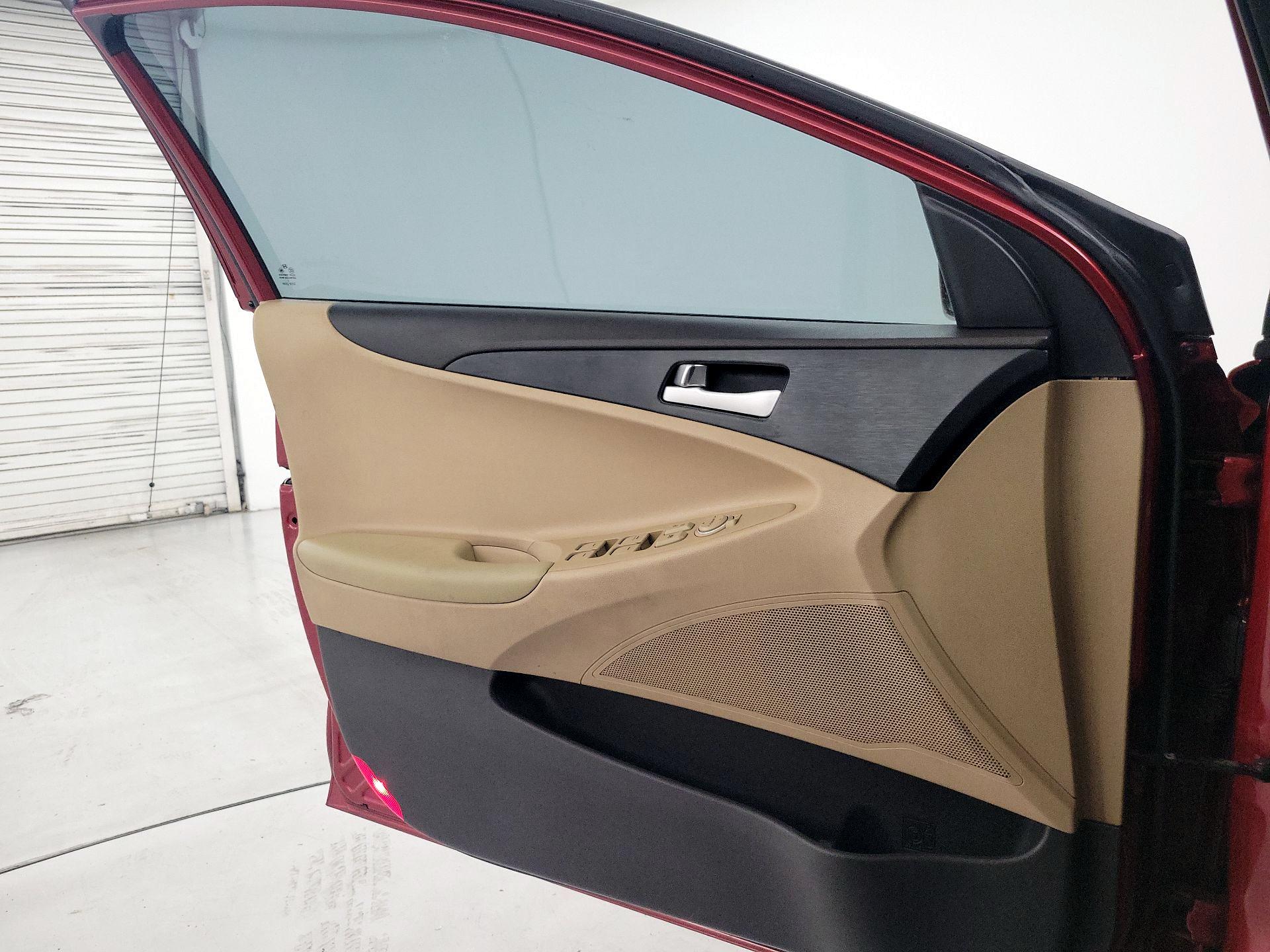 Thumbnail: 2013 Hyundai Sonata - 12
