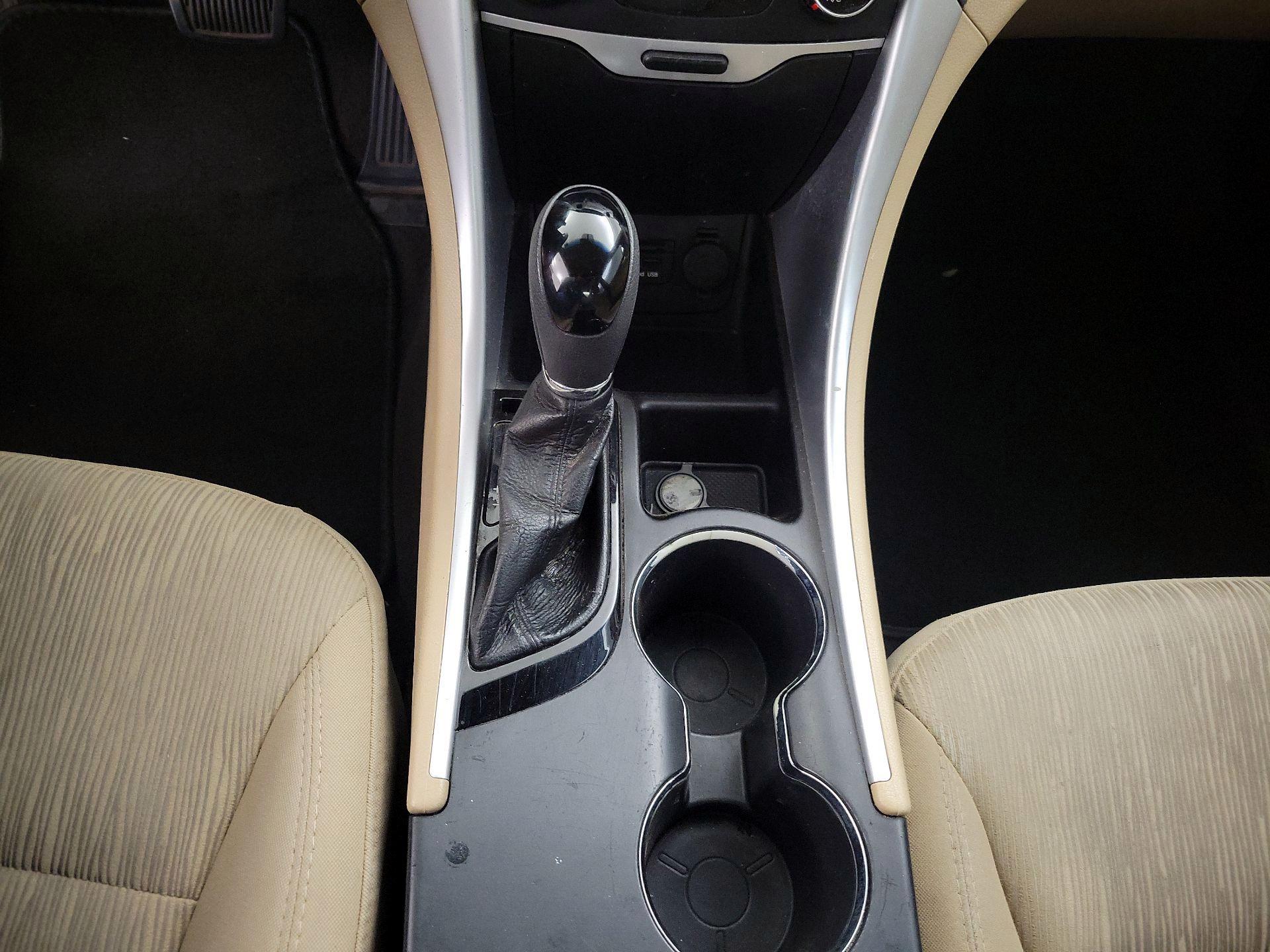 Thumbnail: 2013 Hyundai Sonata - 16