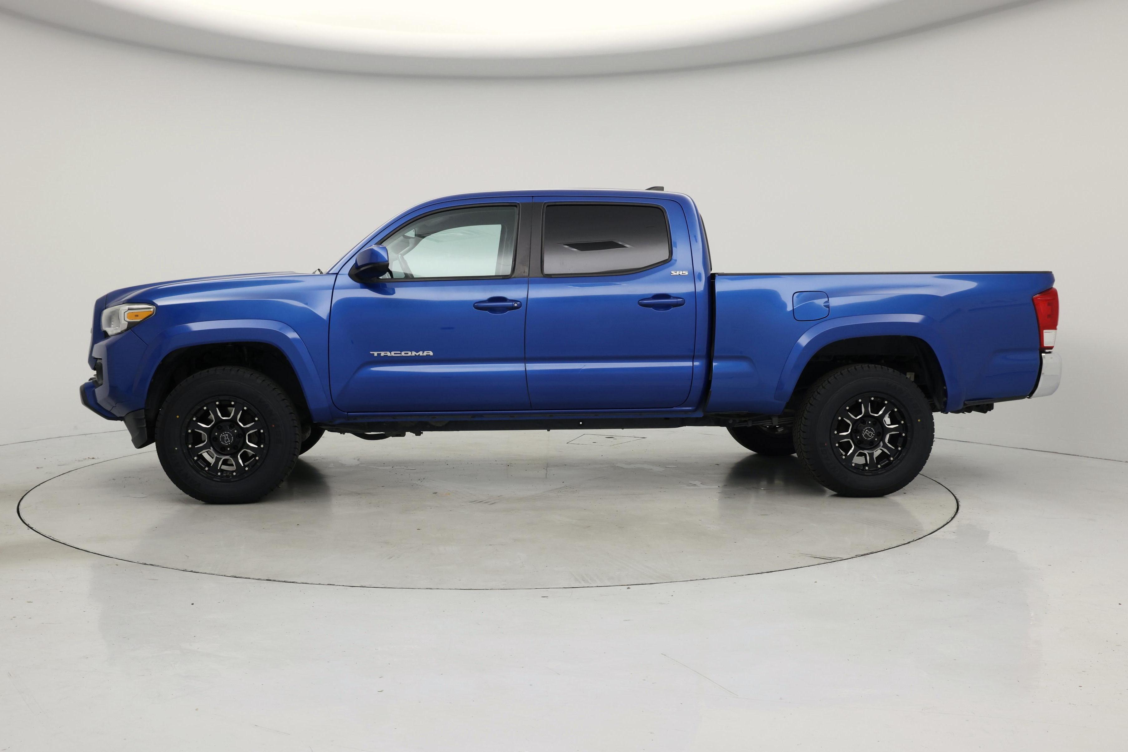 Thumbnail: 2017 Toyota Tacoma - 3
