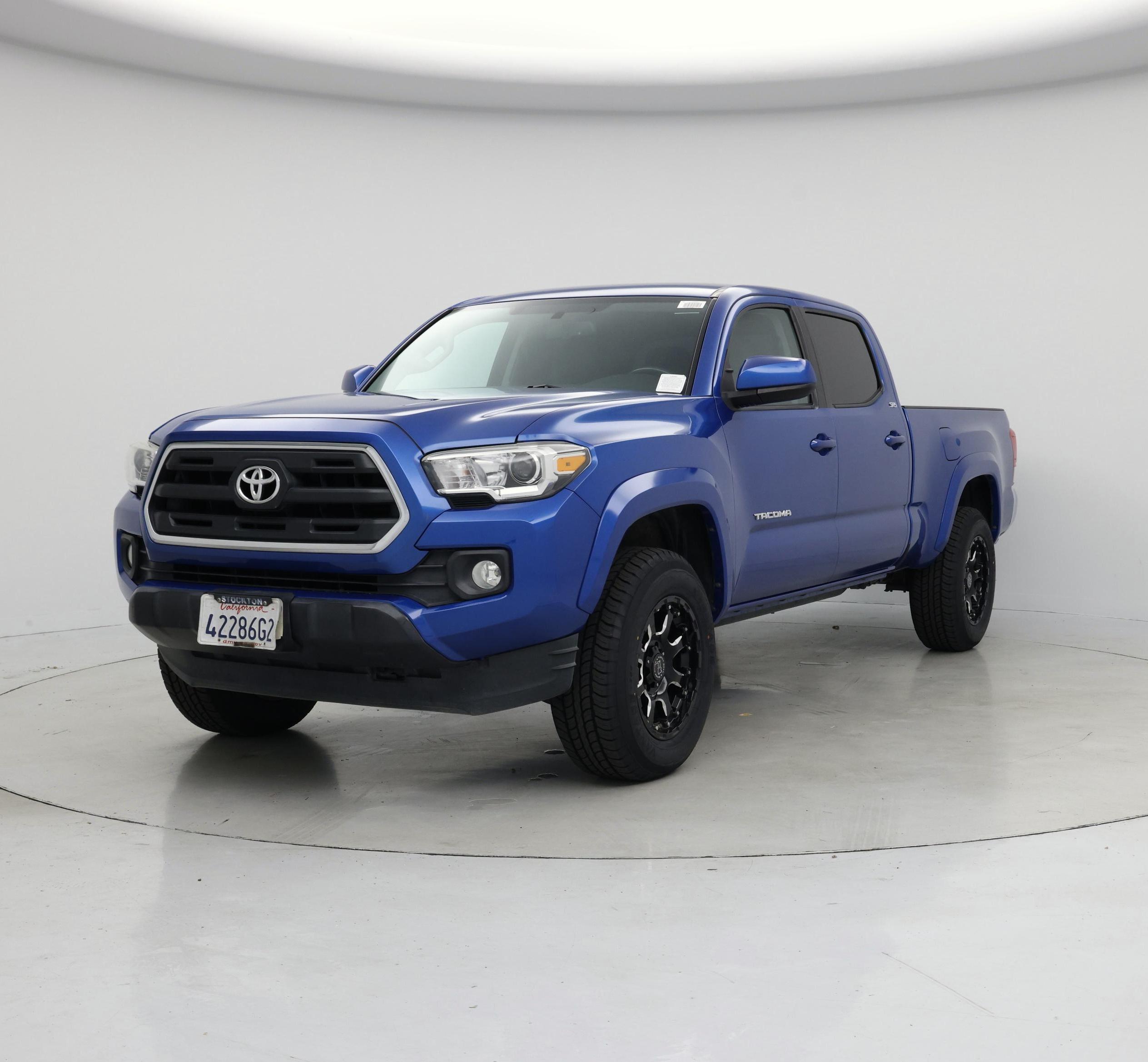 Thumbnail: 2017 Toyota Tacoma - 4