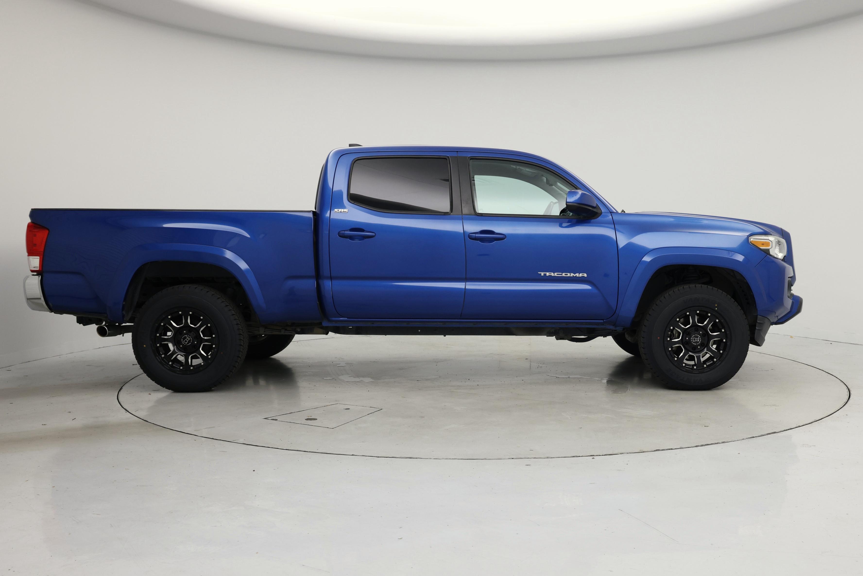 Thumbnail: 2017 Toyota Tacoma - 7