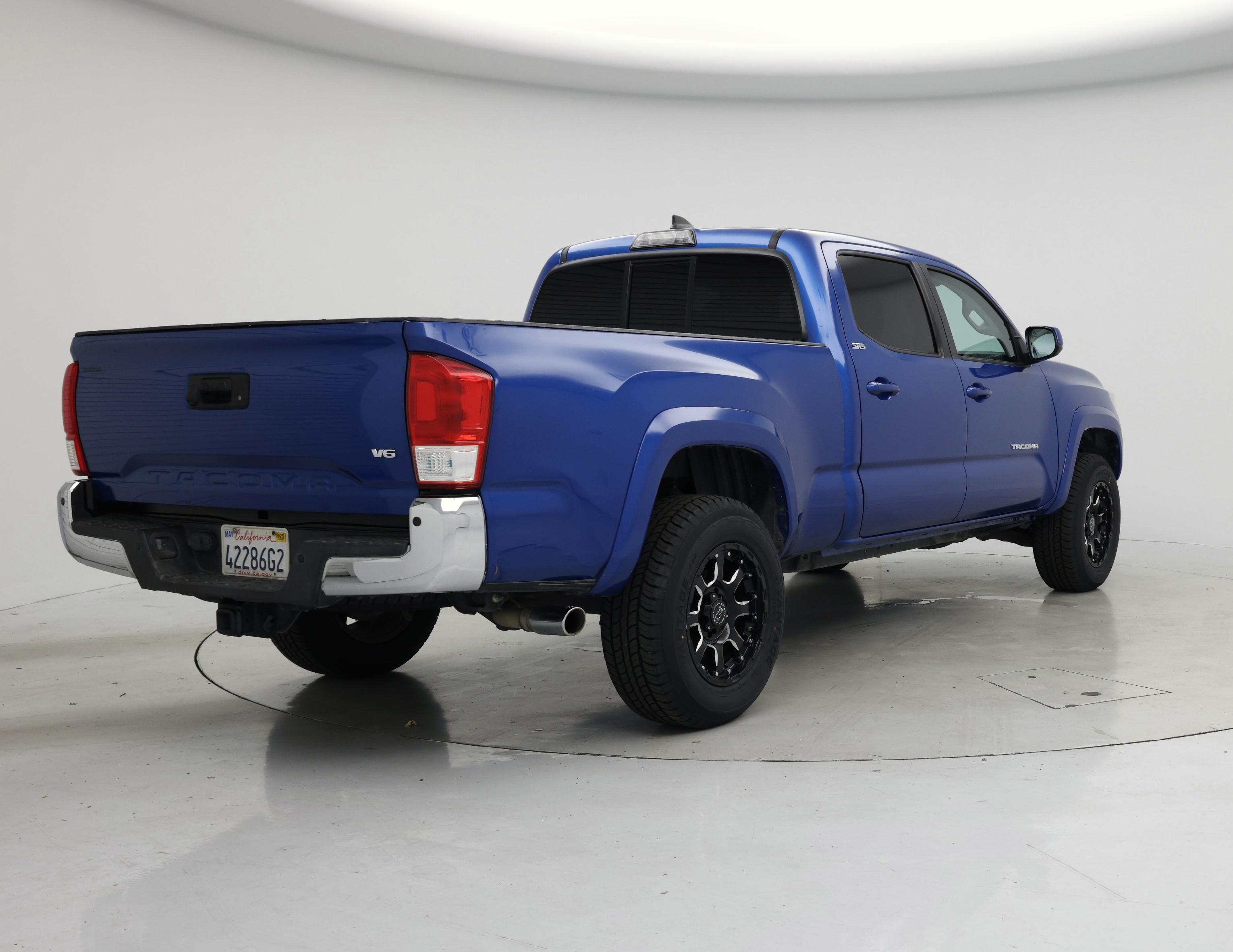 Thumbnail: 2017 Toyota Tacoma - 8