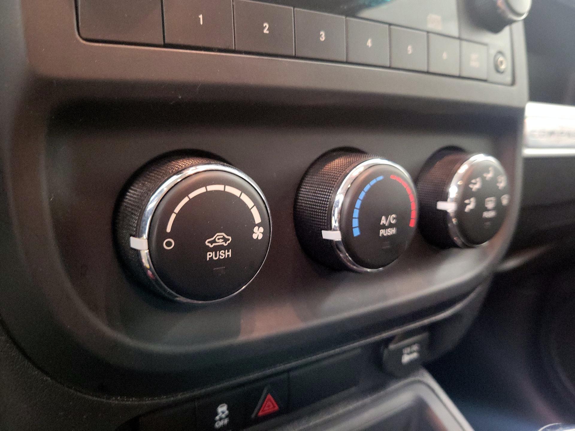 Thumbnail: 2015 Jeep Compass - 14