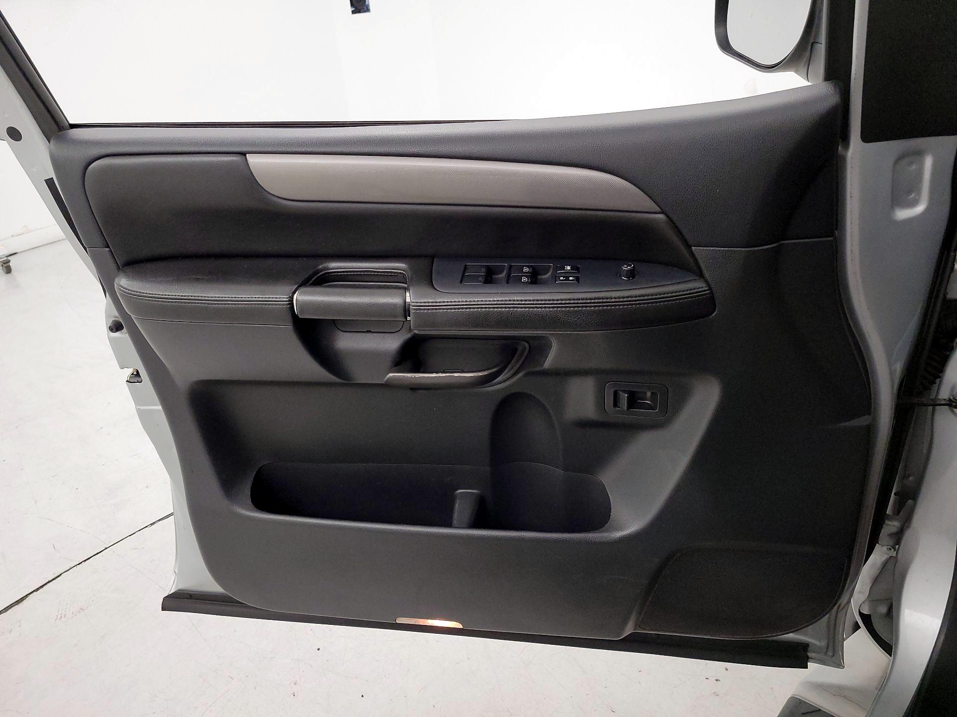 Thumbnail: 2014 Nissan Armada - 12