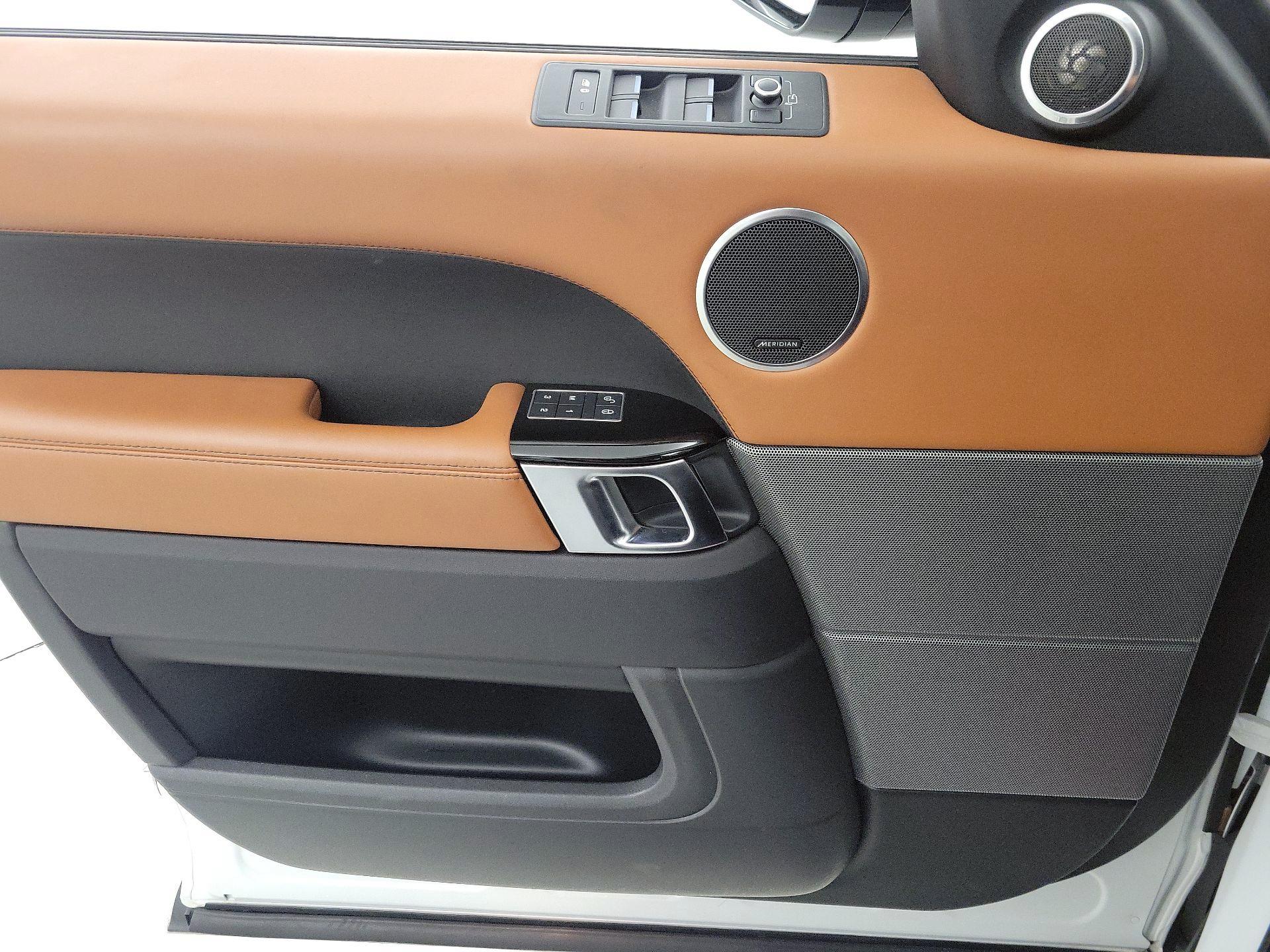 Thumbnail: 2016 Land Rover Range Rover Sport - 12