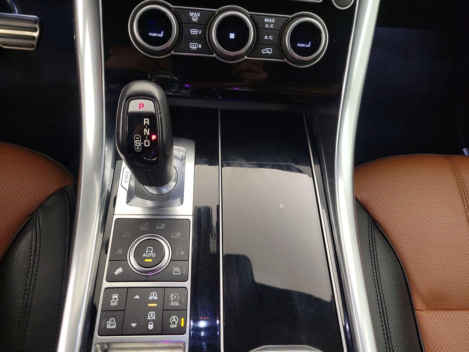 Thumbnail: 2016 Land Rover Range Rover Sport - 17