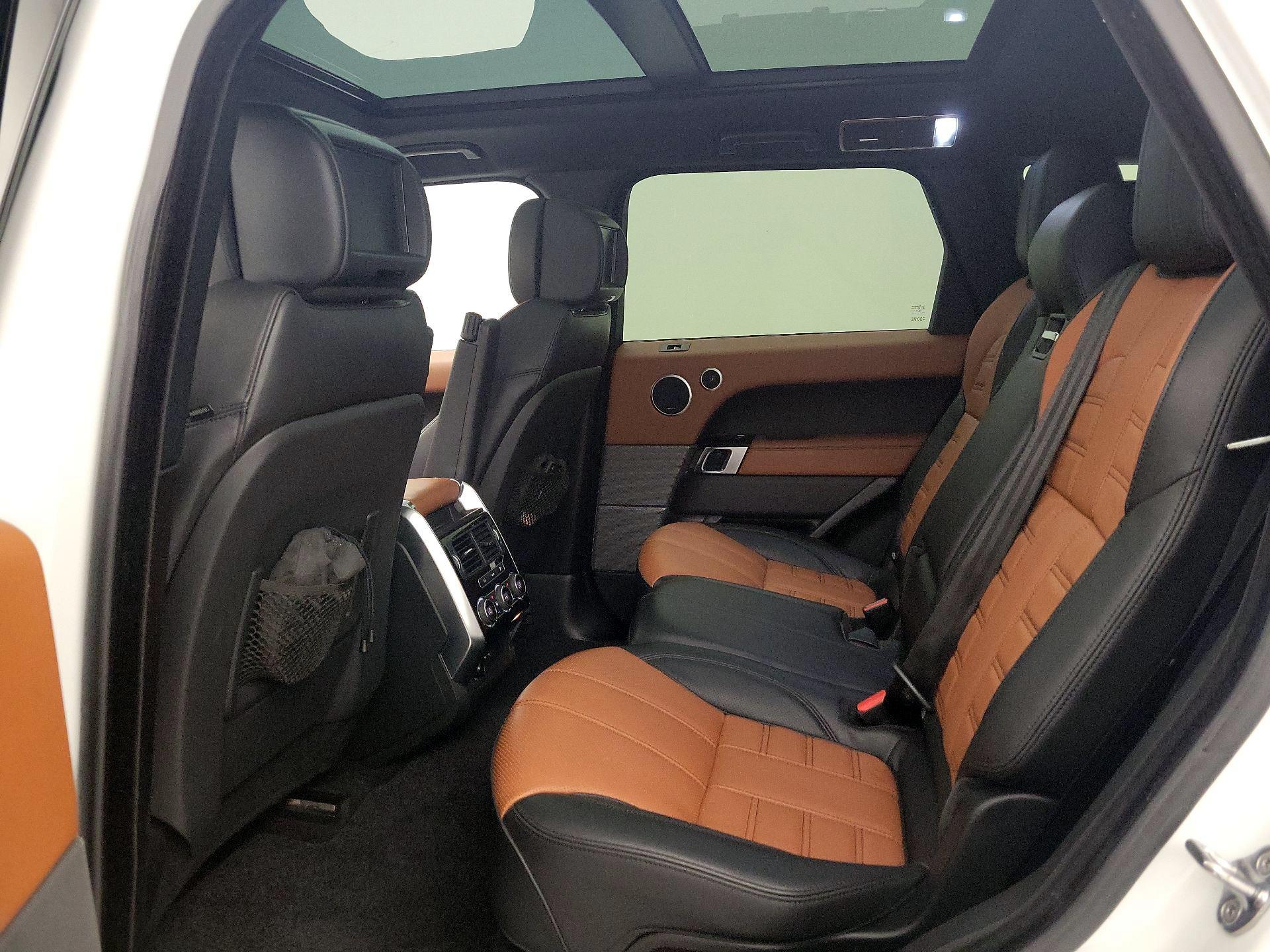 Thumbnail: 2016 Land Rover Range Rover Sport - 20