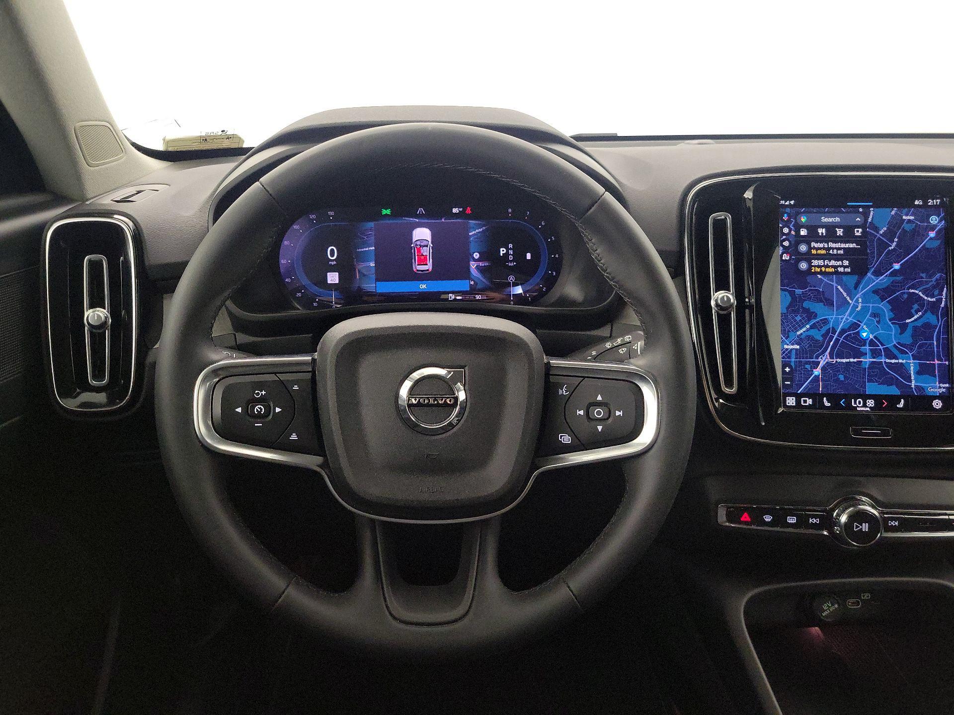 Thumbnail: 2024 Volvo XC40 - 10