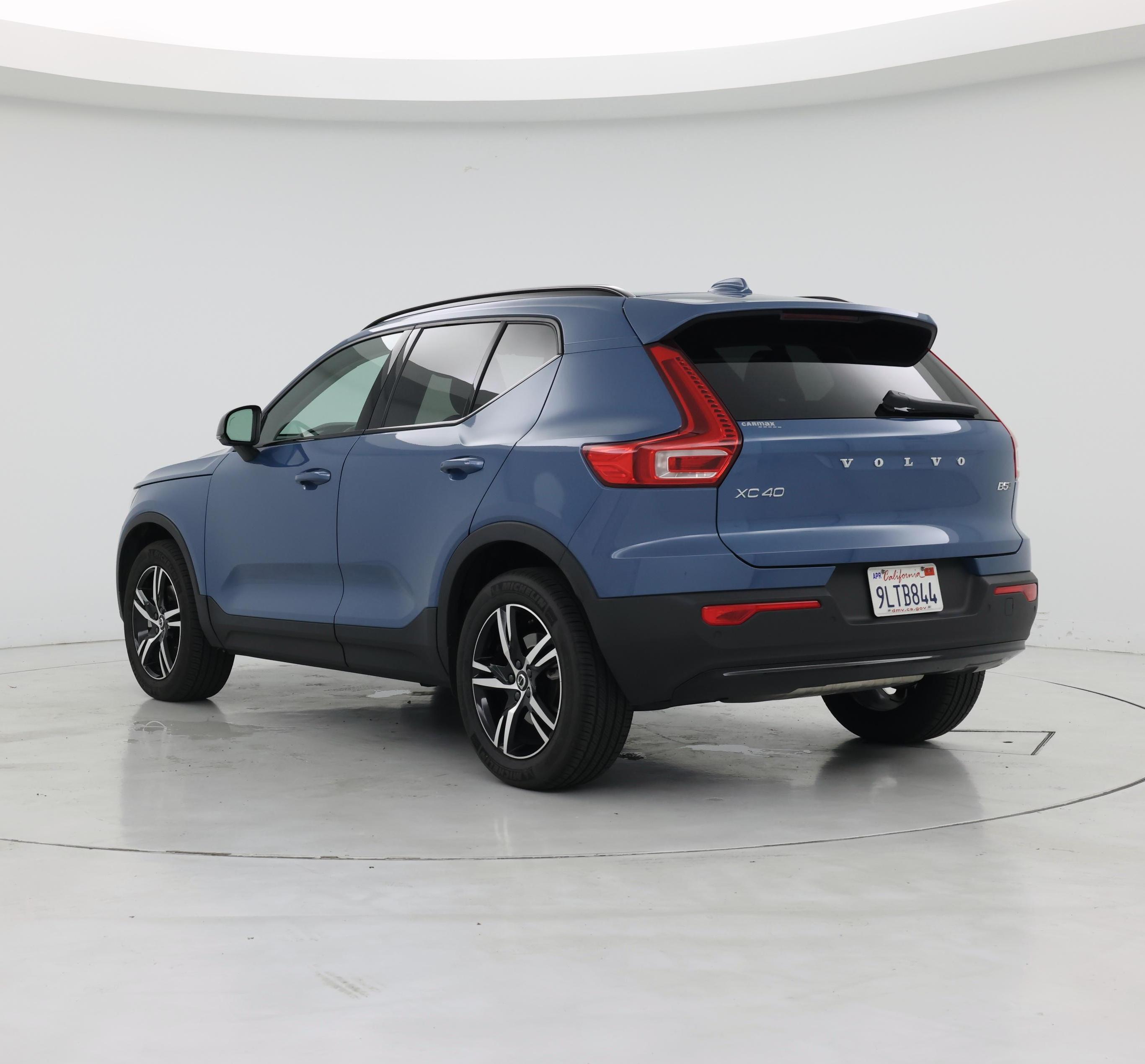 Thumbnail: 2024 Volvo XC40 - 2