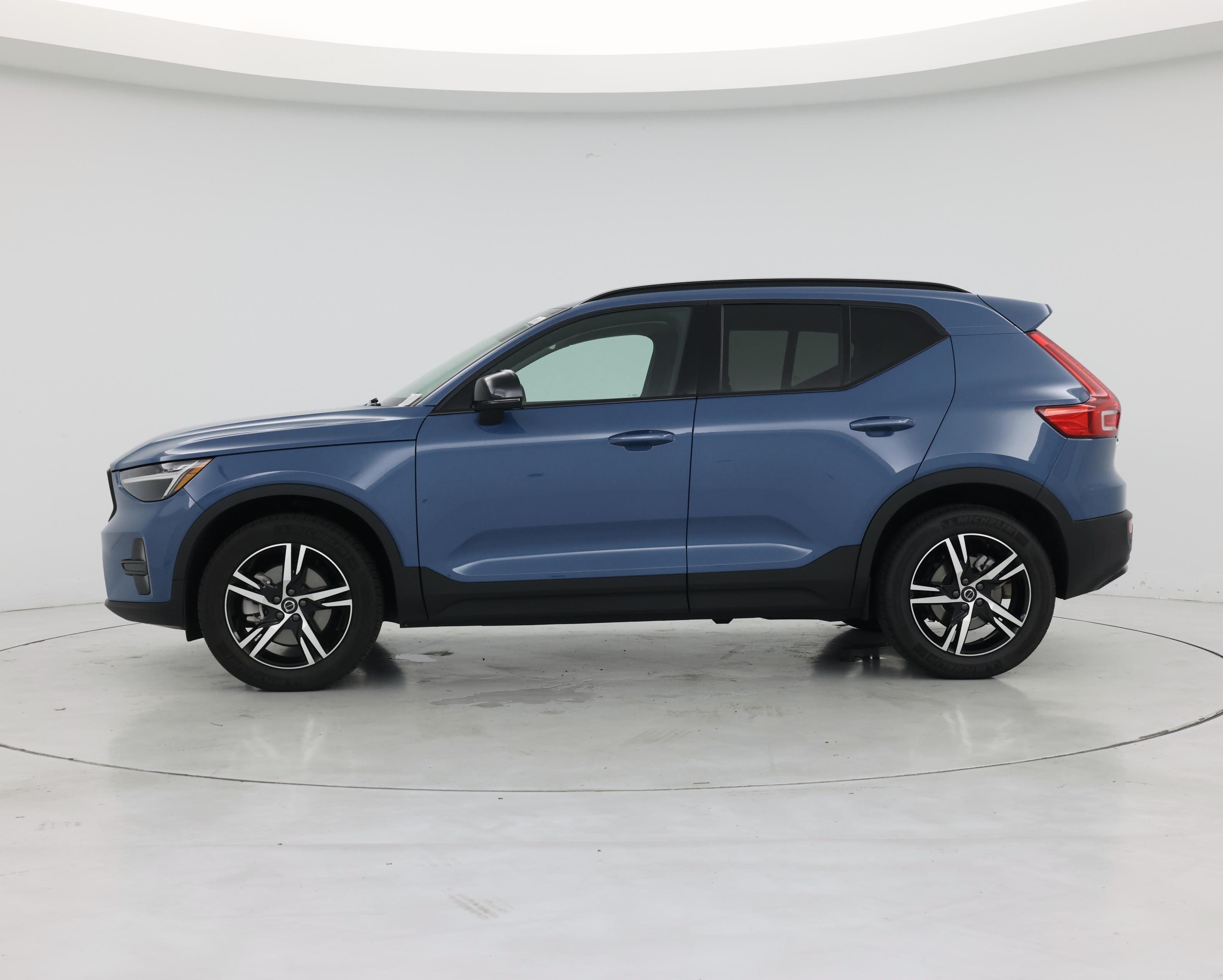Thumbnail: 2024 Volvo XC40 - 3