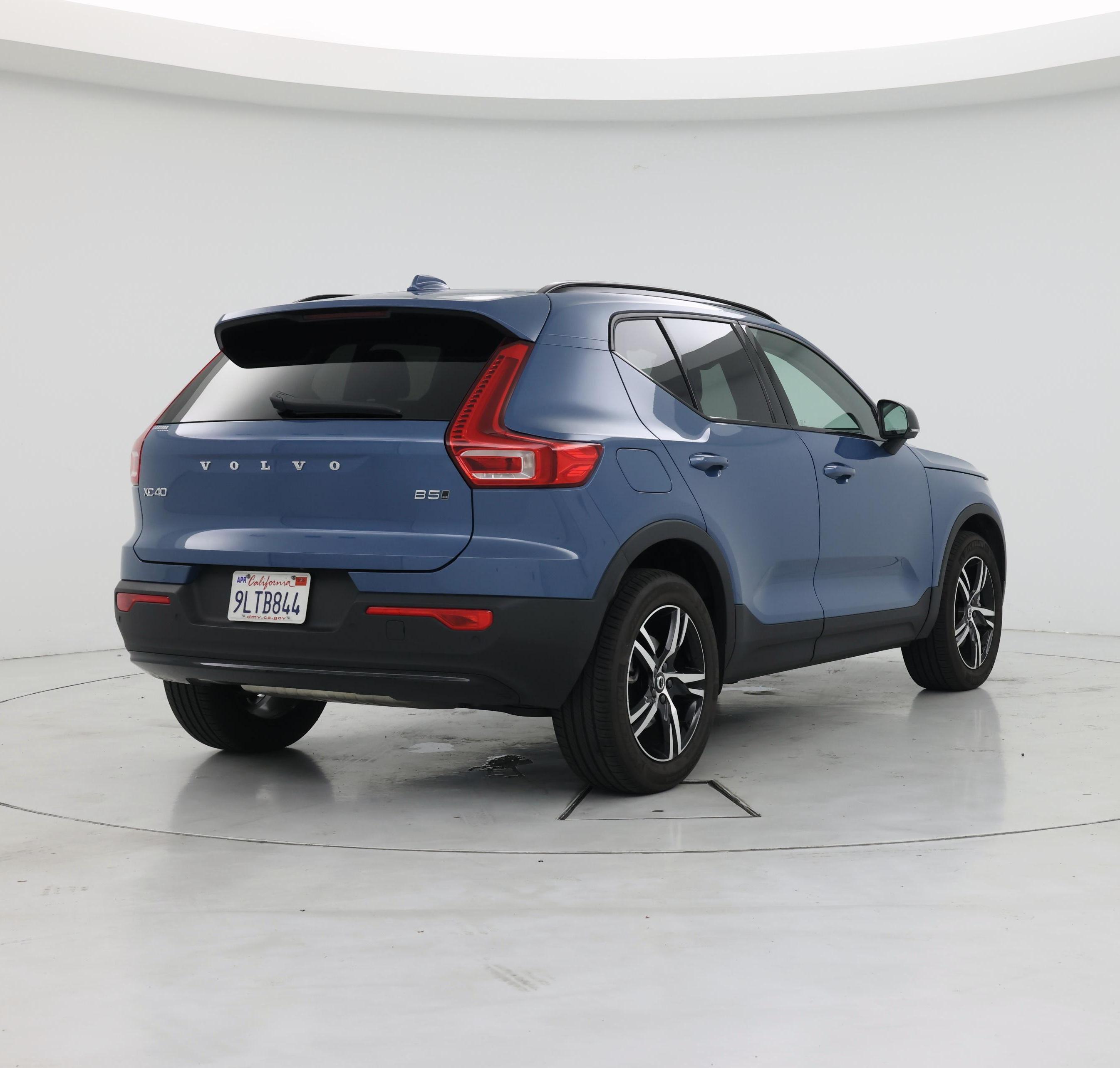 Thumbnail: 2024 Volvo XC40 - 8