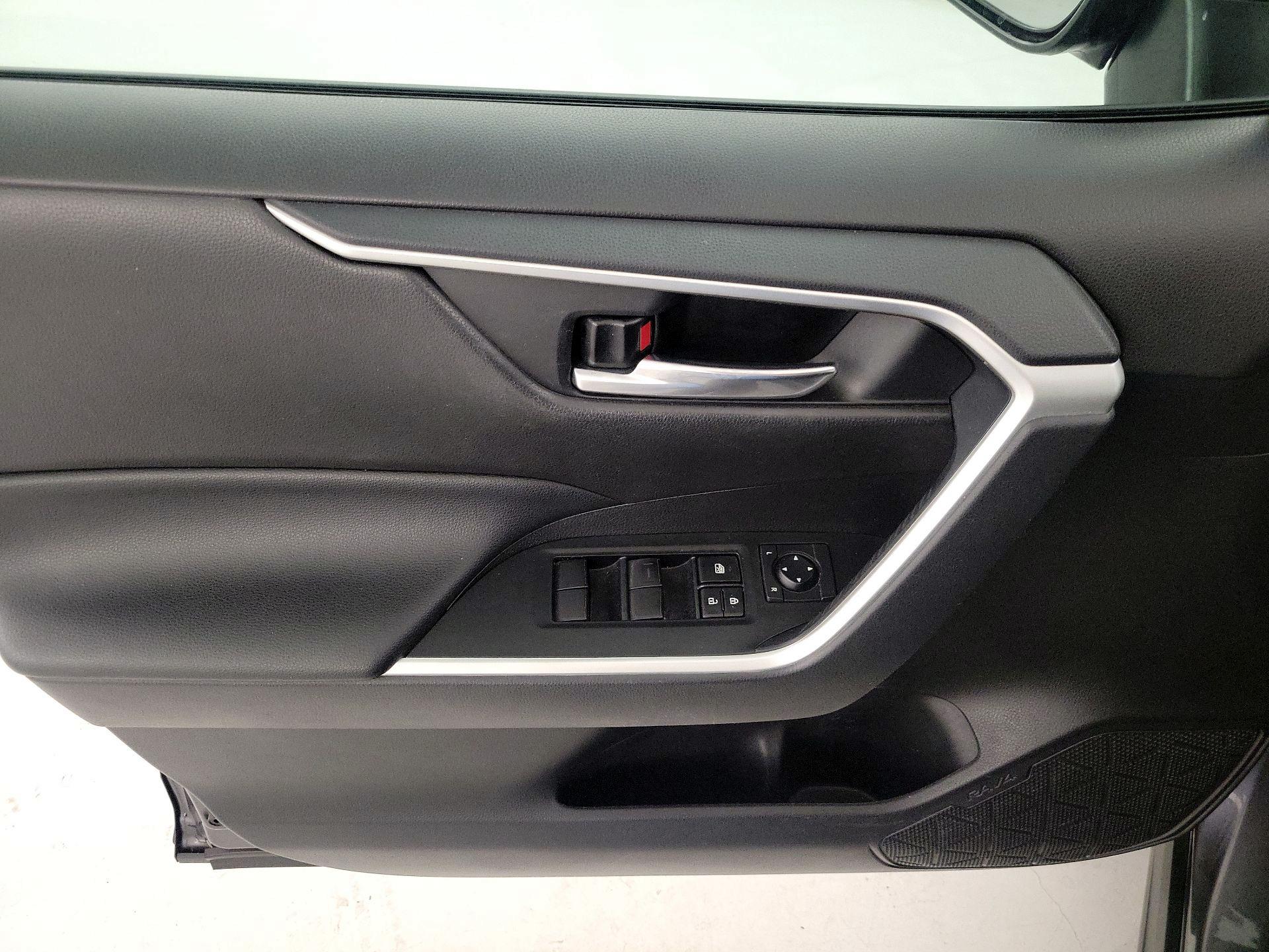 Thumbnail: 2021 Toyota RAV4 - 12