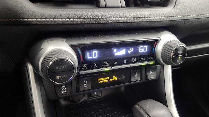 2021 Toyota RAV4 XLE 16