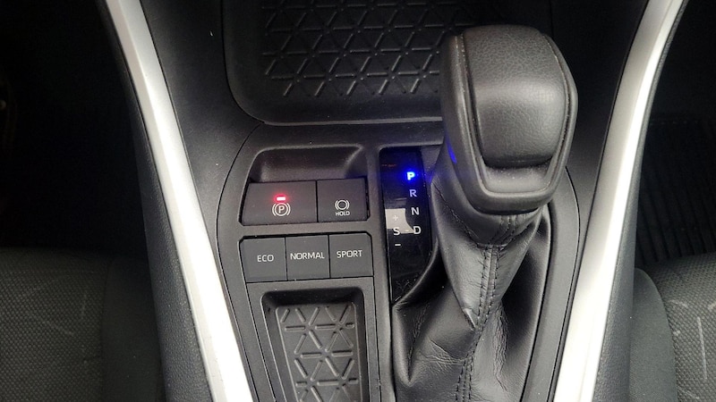 2021 Toyota RAV4 XLE 17