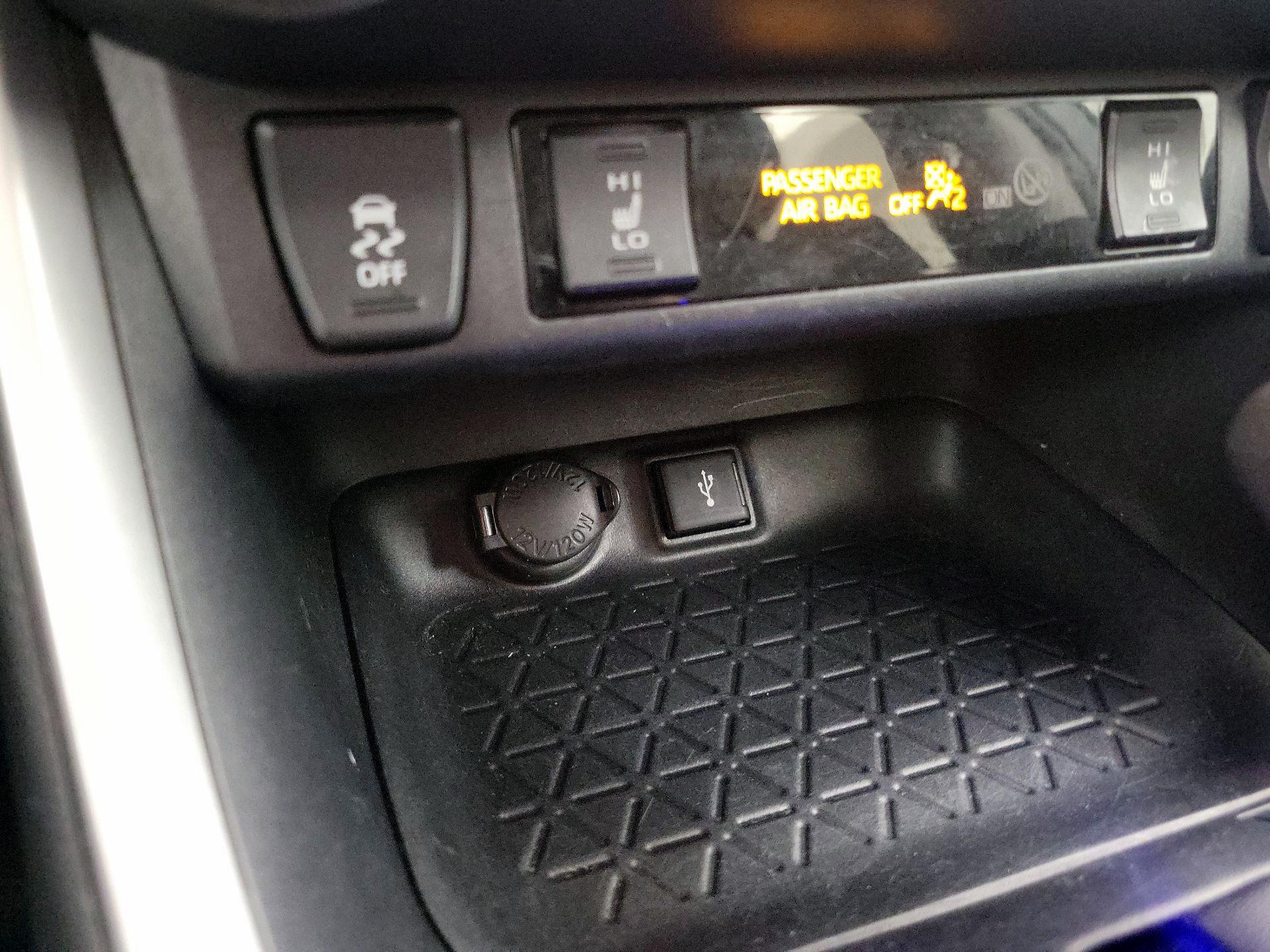 Thumbnail: 2021 Toyota RAV4 - 18