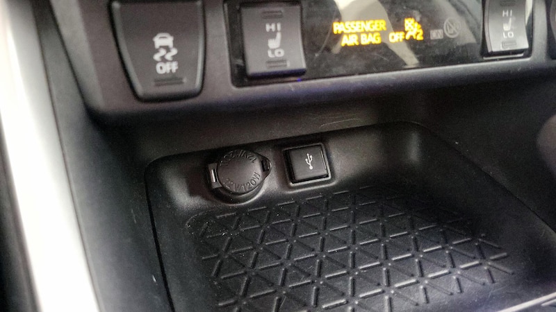 2021 Toyota RAV4 XLE 18
