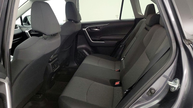 2021 Toyota RAV4 XLE 19