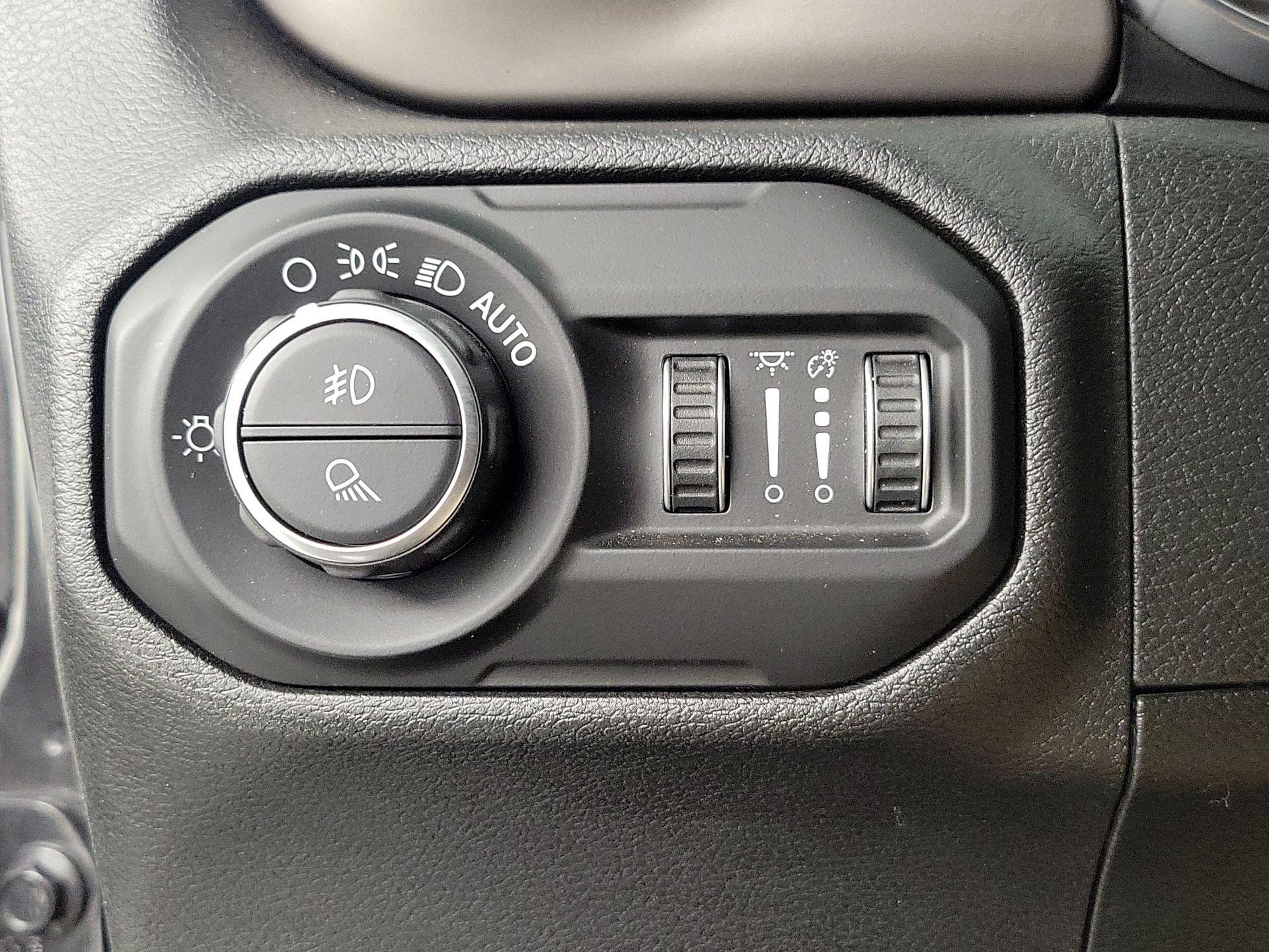 Thumbnail: 2021 Jeep Gladiator - 13
