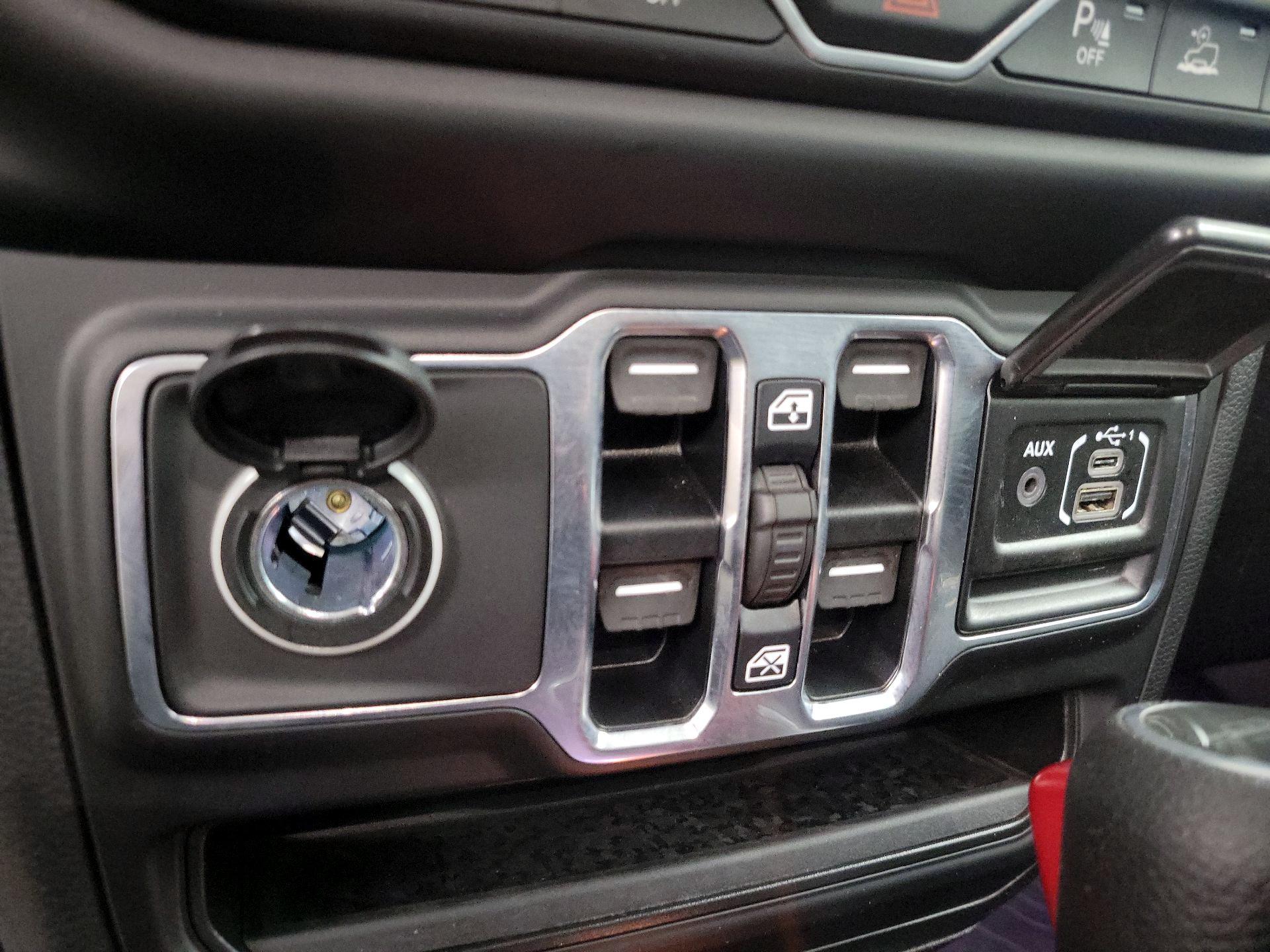 Thumbnail: 2021 Jeep Gladiator - 18