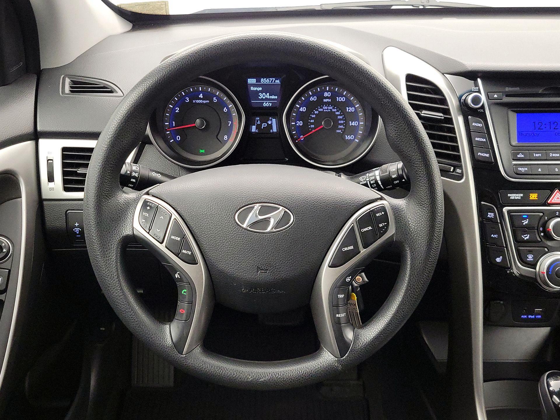 Thumbnail: 2016 Hyundai Elantra - 10