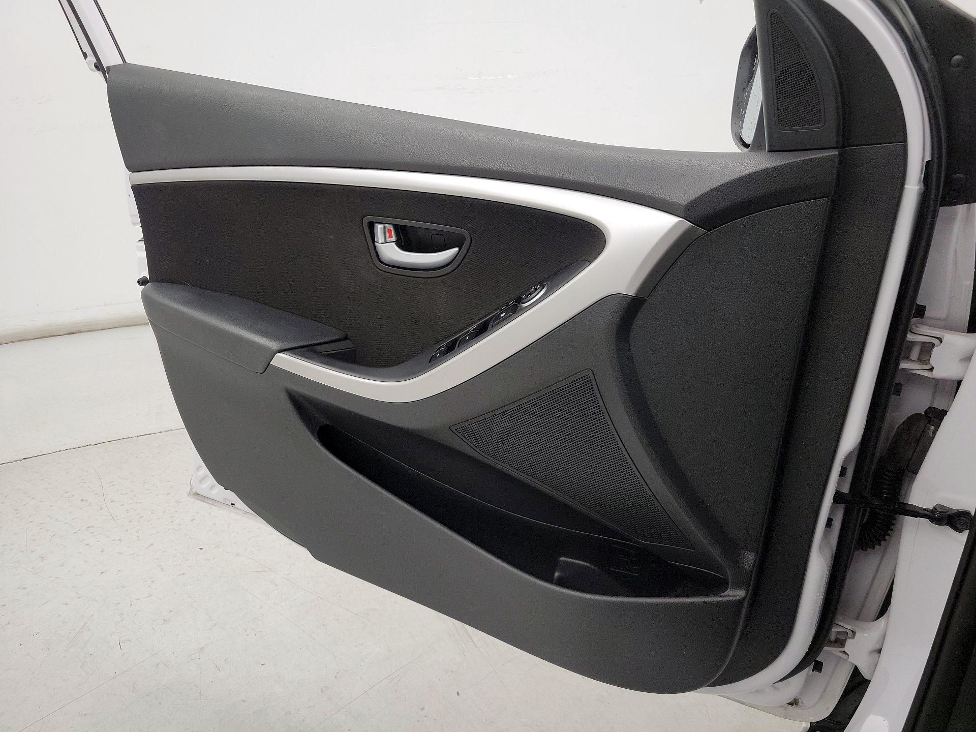 Thumbnail: 2016 Hyundai Elantra - 12