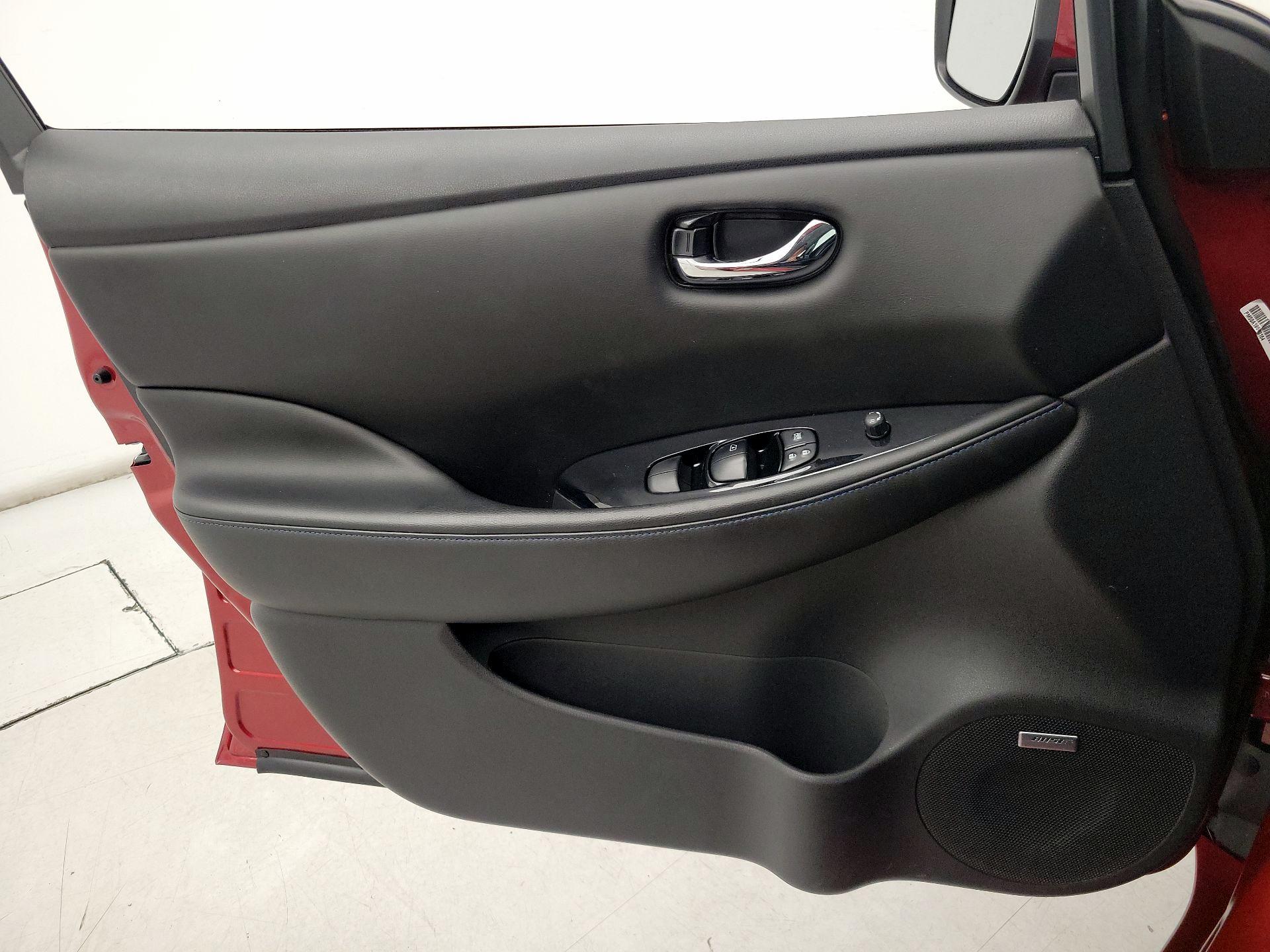 Thumbnail: 2018 Nissan Leaf - 12