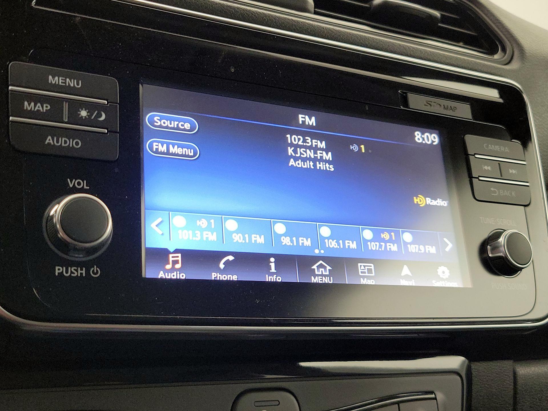Thumbnail: 2018 Nissan Leaf - 16