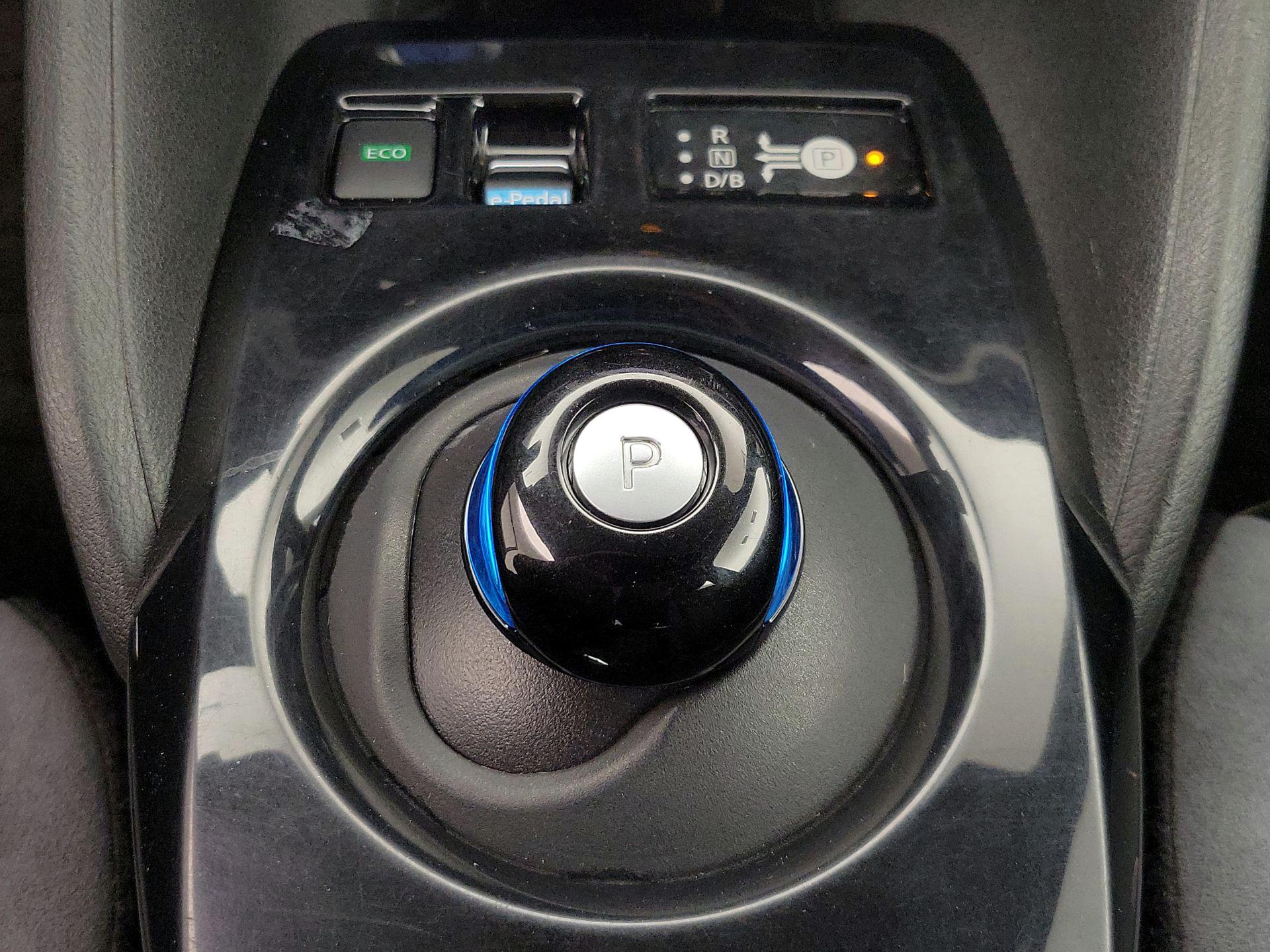 Thumbnail: 2018 Nissan Leaf - 18