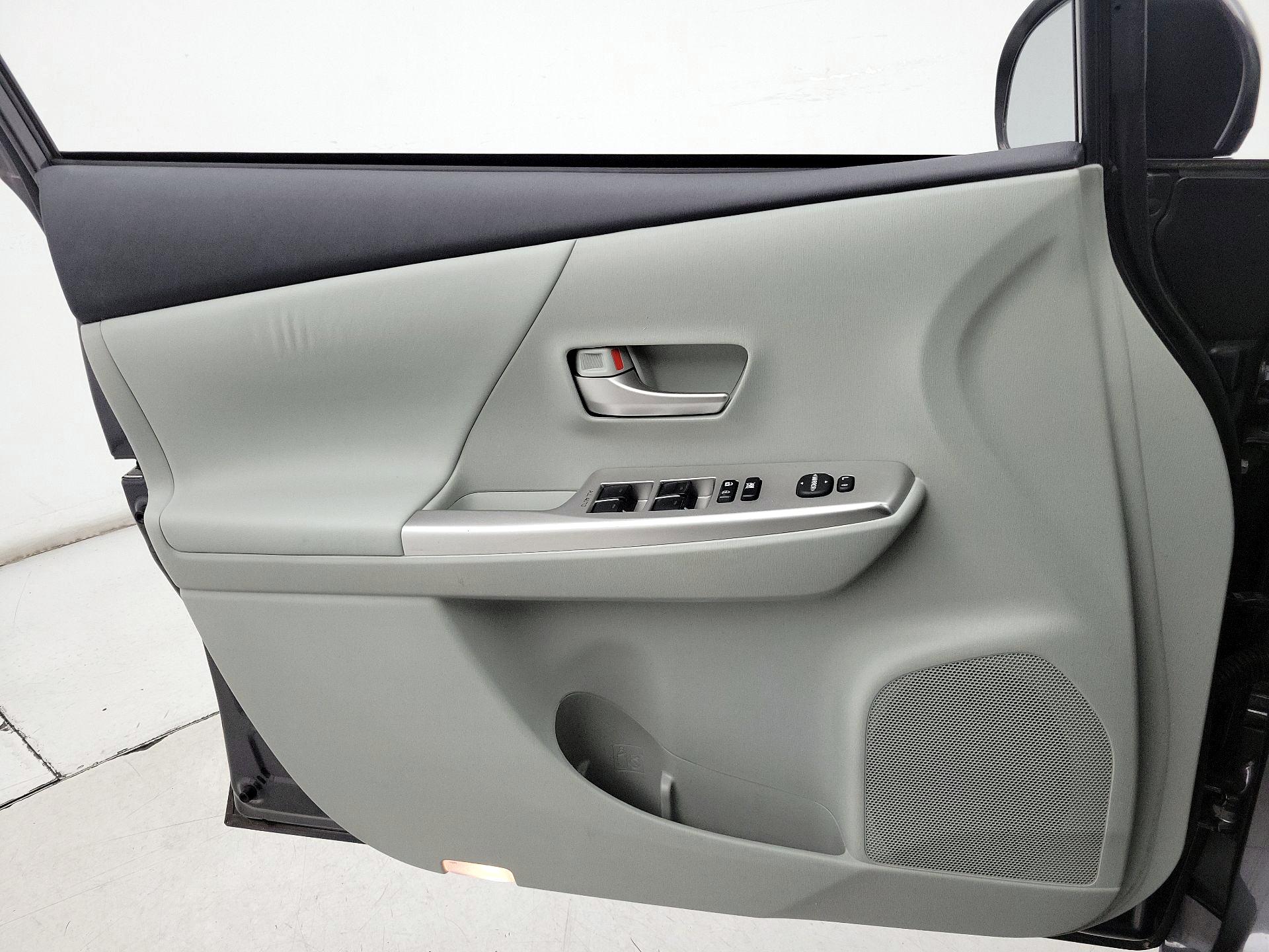 Thumbnail: 2014 Toyota Prius - 12