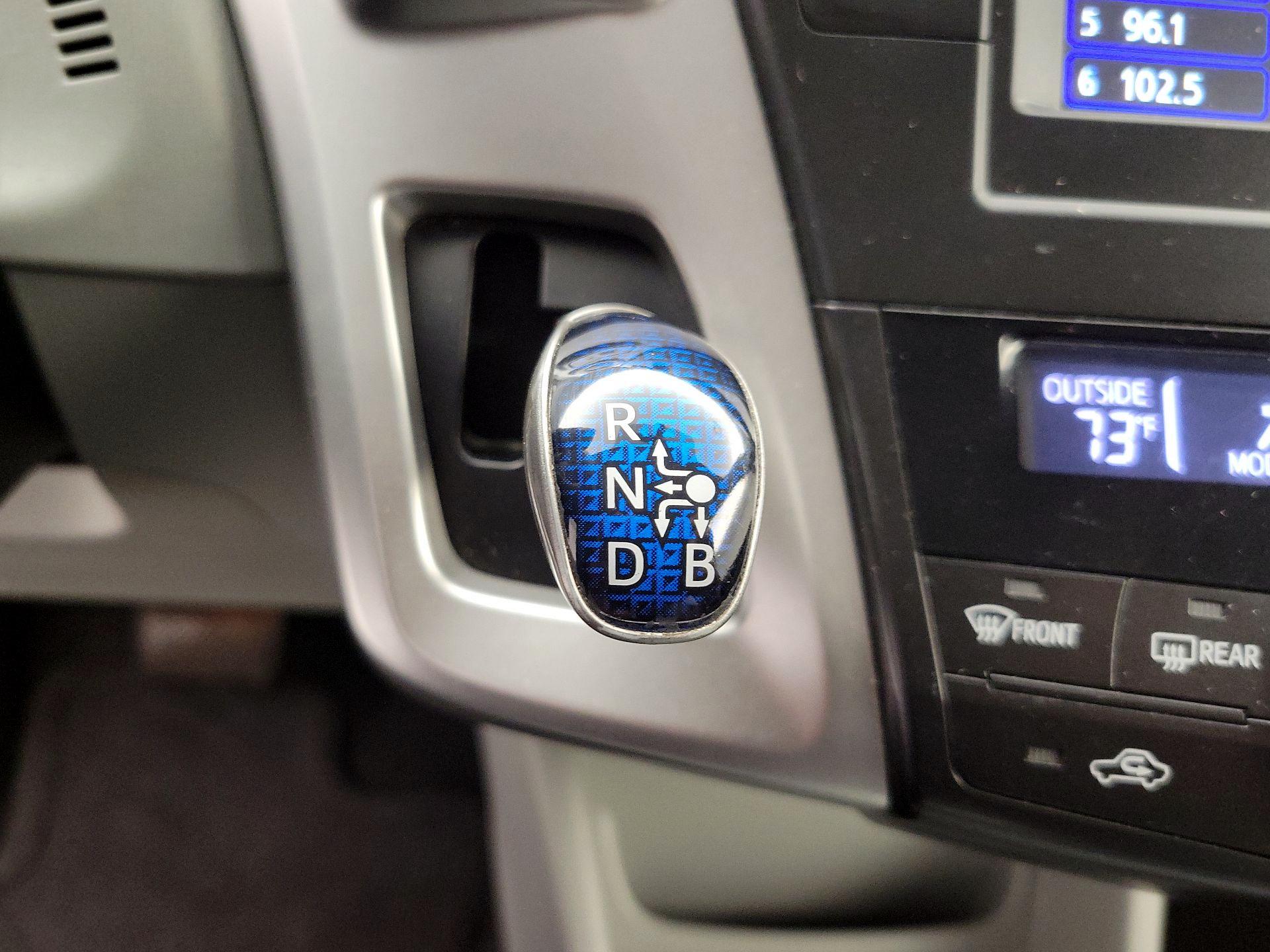 Thumbnail: 2014 Toyota Prius - 18