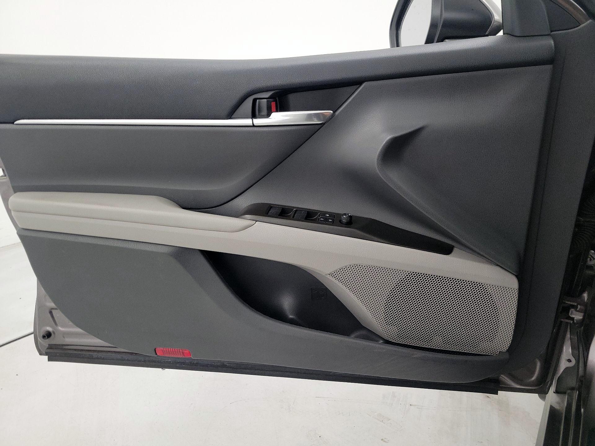 Thumbnail: 2022 Toyota Camry - 12