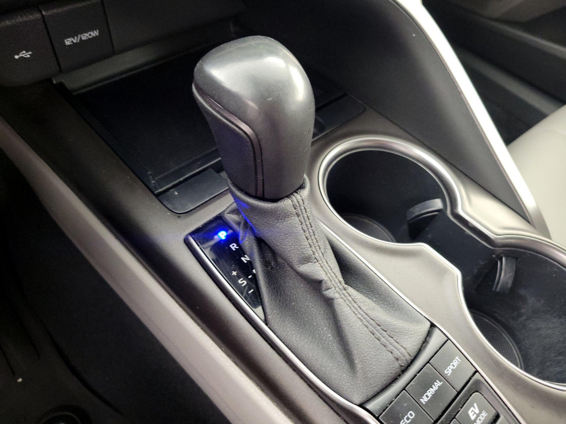 Thumbnail: 2022 Toyota Camry - 17