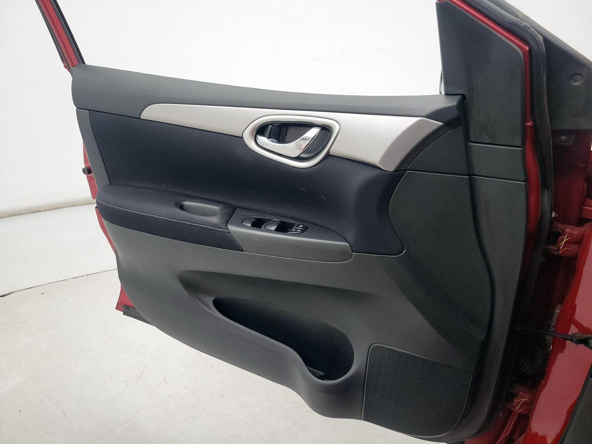 Thumbnail: 2014 Nissan Sentra - 12