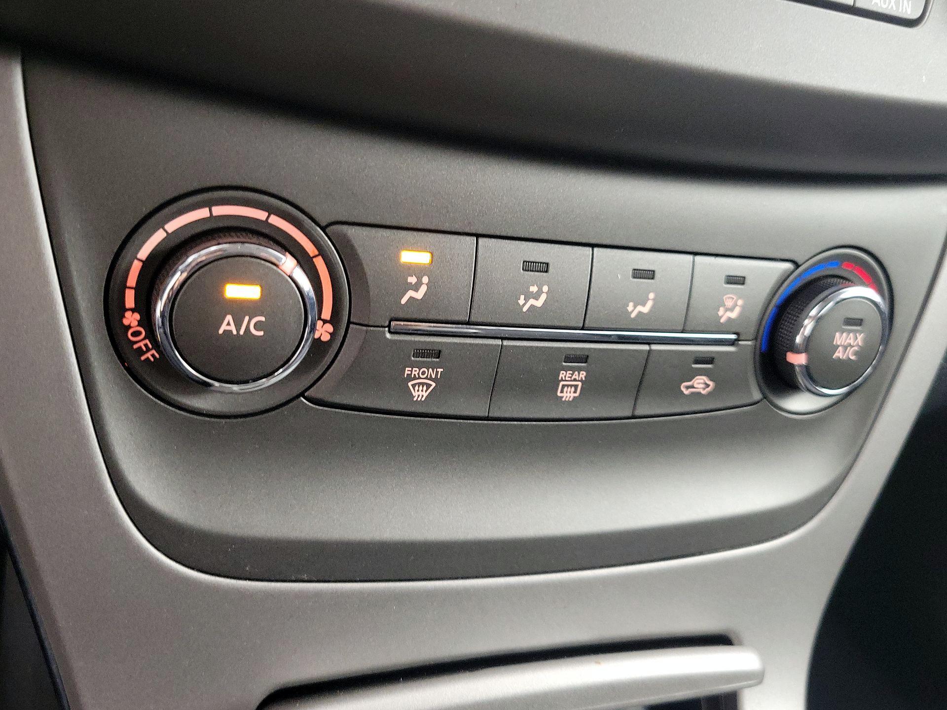 Thumbnail: 2014 Nissan Sentra - 15