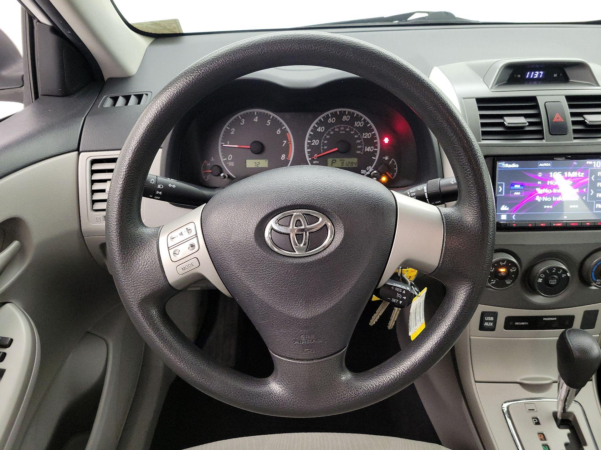 Thumbnail: 2013 Toyota Corolla - 10