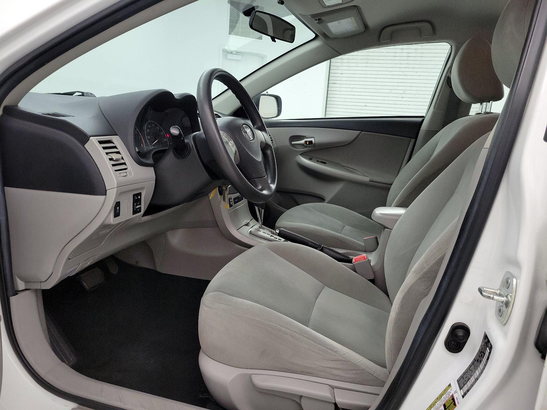 Thumbnail: 2013 Toyota Corolla - 11