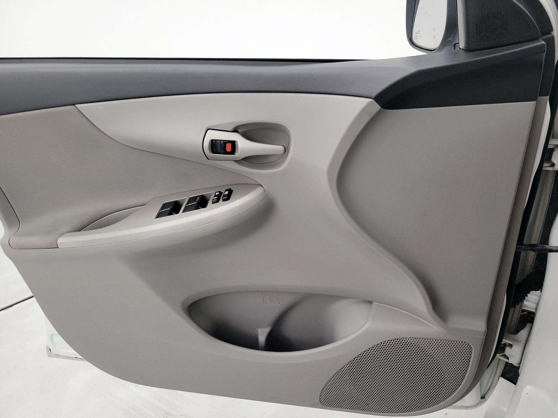Thumbnail: 2013 Toyota Corolla - 12