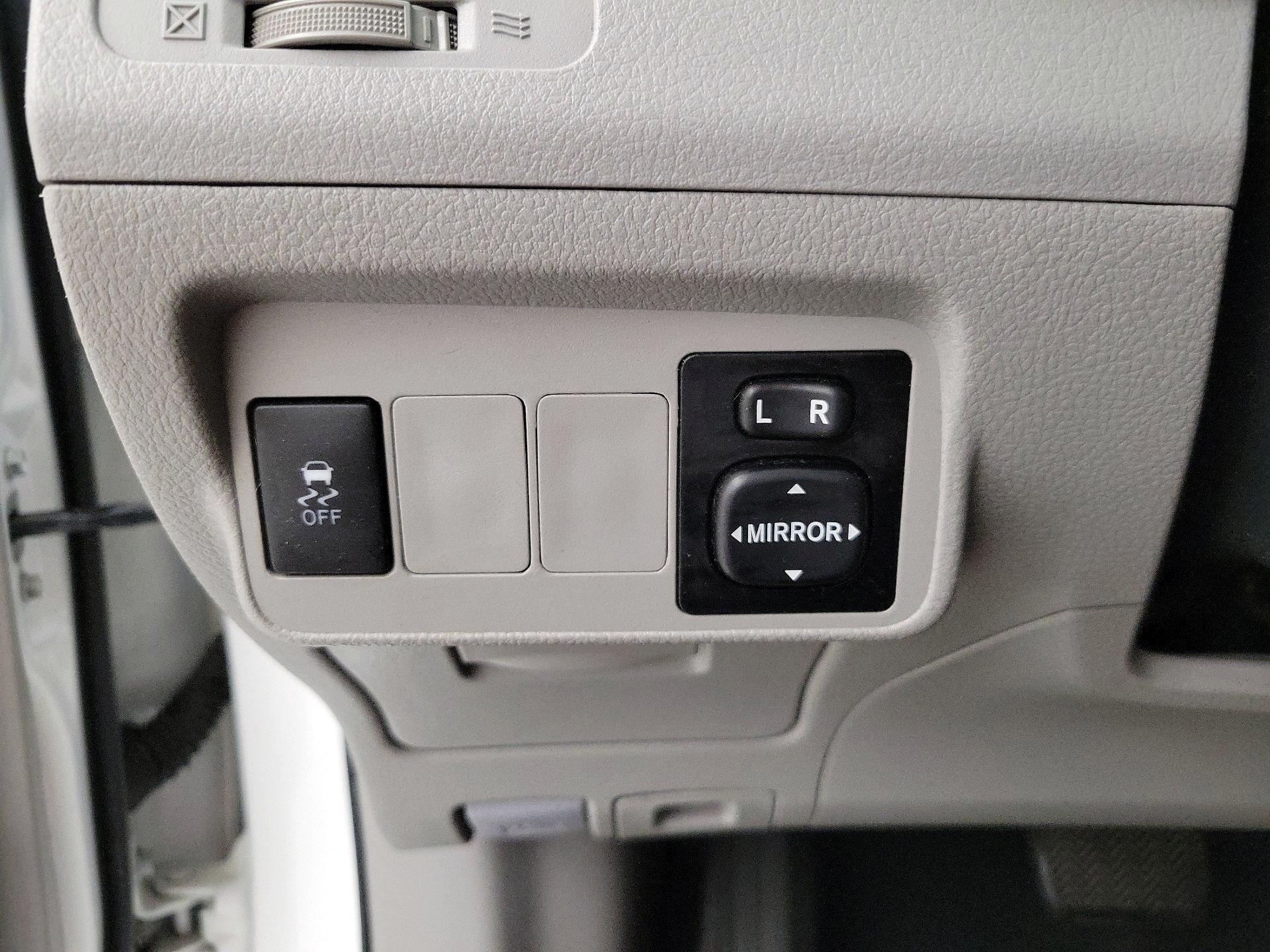 Thumbnail: 2013 Toyota Corolla - 13