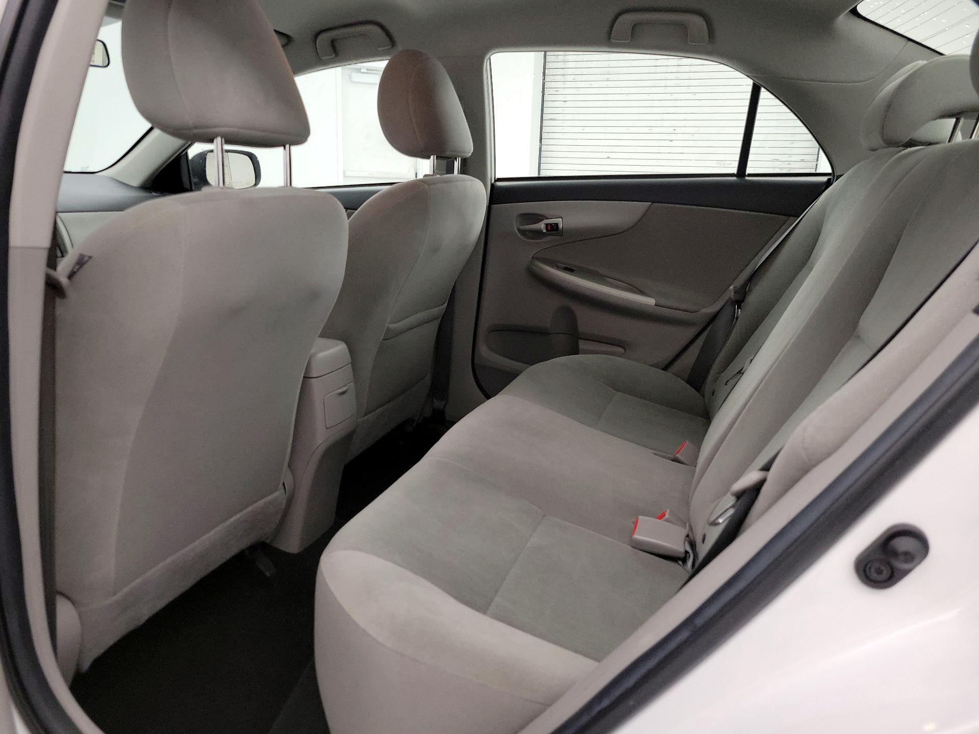 Thumbnail: 2013 Toyota Corolla - 17