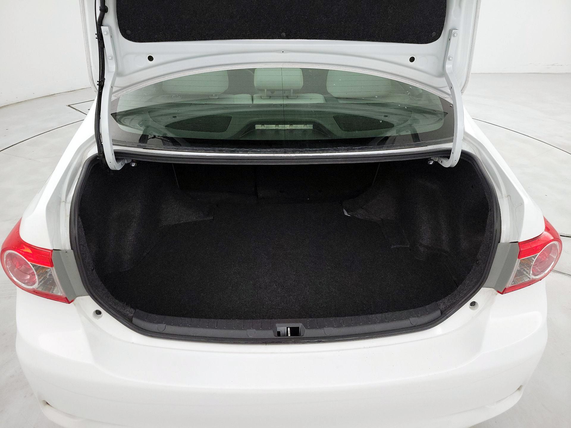 Thumbnail: 2013 Toyota Corolla - 18