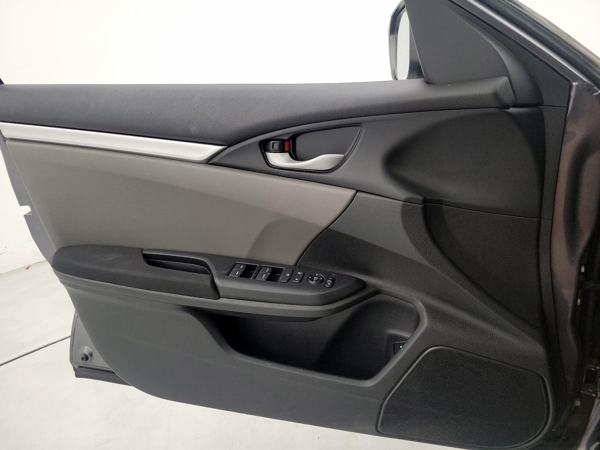 Thumbnail: 2016 Honda Civic - 12