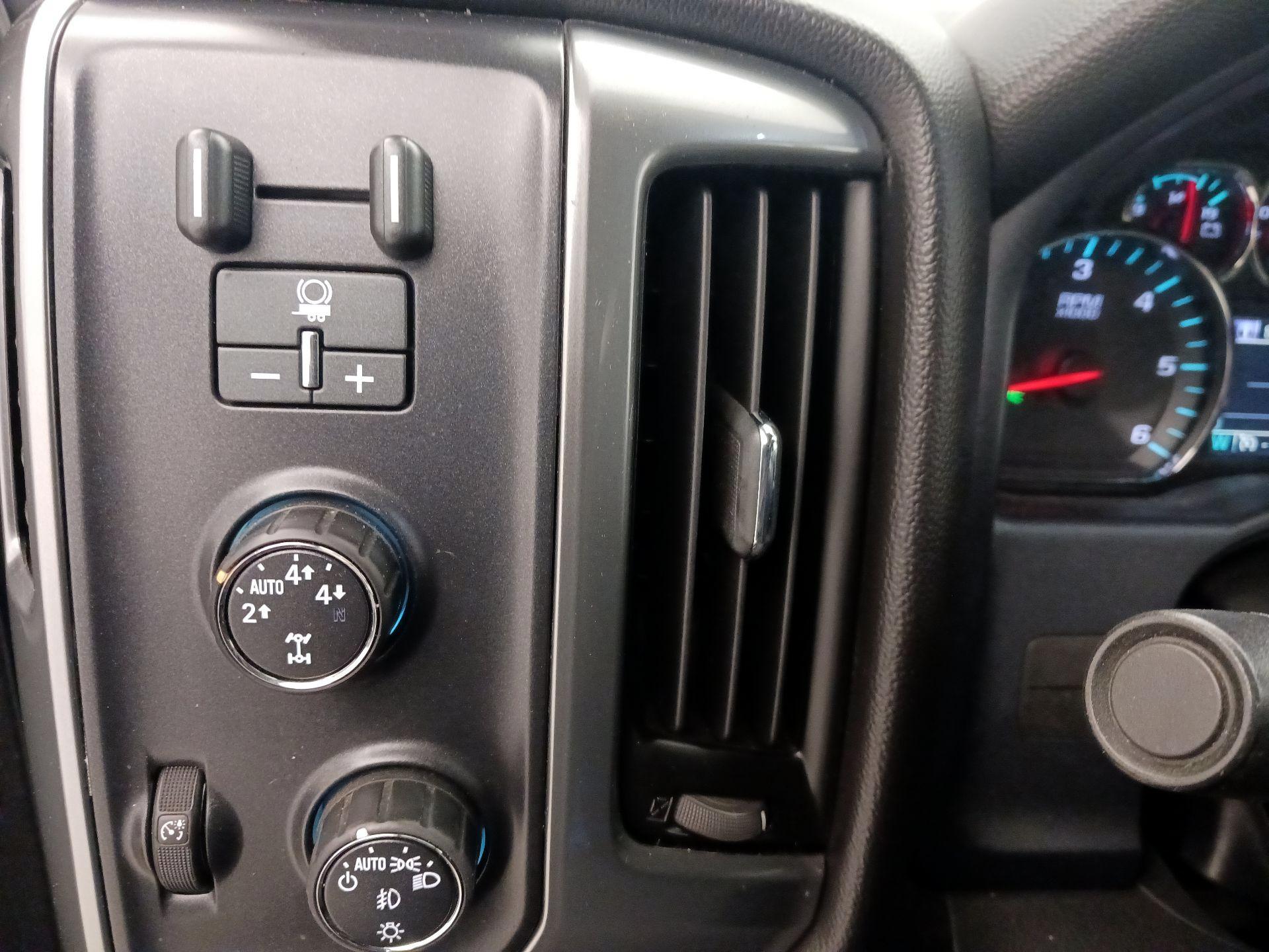 Thumbnail: 2016 Chevrolet Silverado 1500 - 13