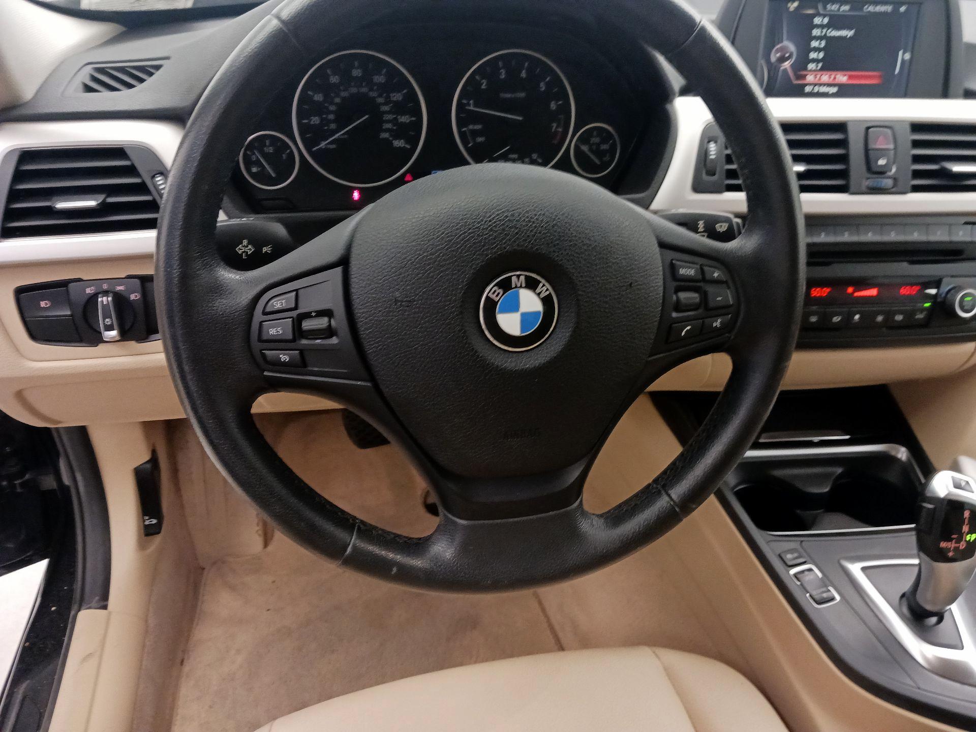 Thumbnail: 2015 BMW 3 Series - 10