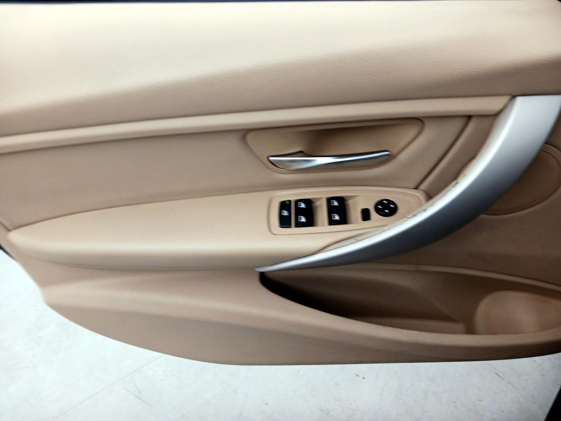Thumbnail: 2015 BMW 3 Series - 12