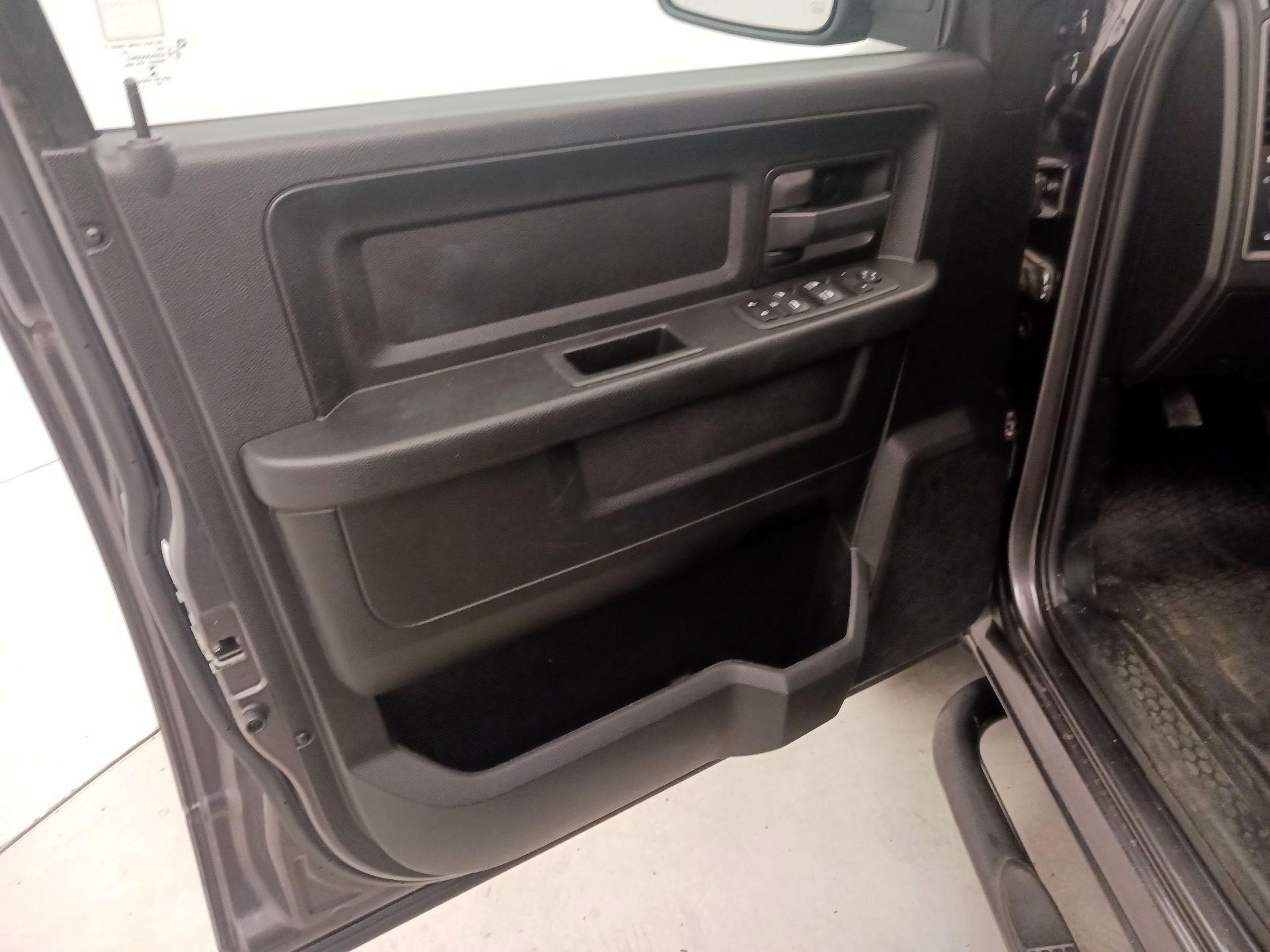 Thumbnail: 2019 RAM 1500 Classic - 12